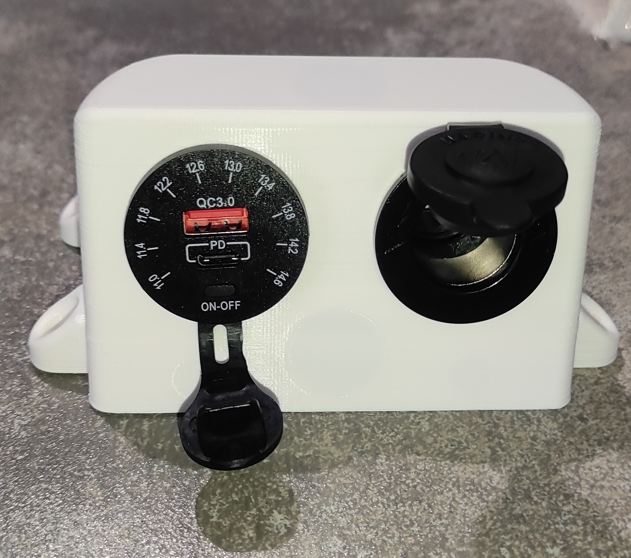 car socket; autozapalovač; autozásuvka; 12v/24v