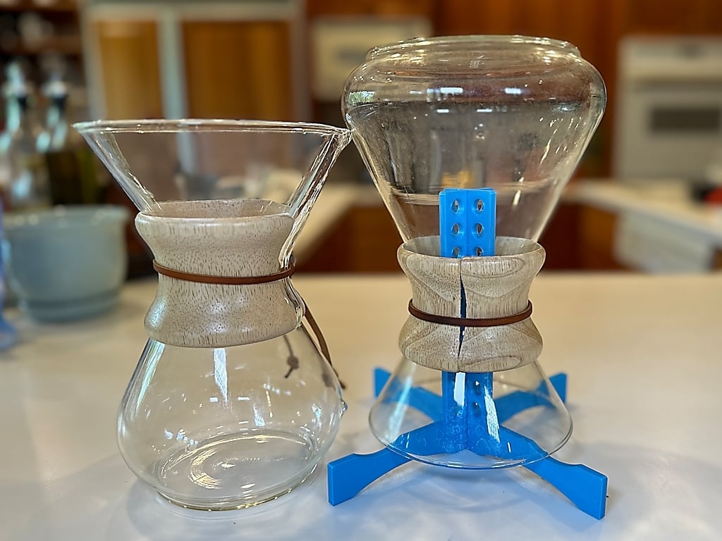 Portable drying stand for Chemex, water bottles and more