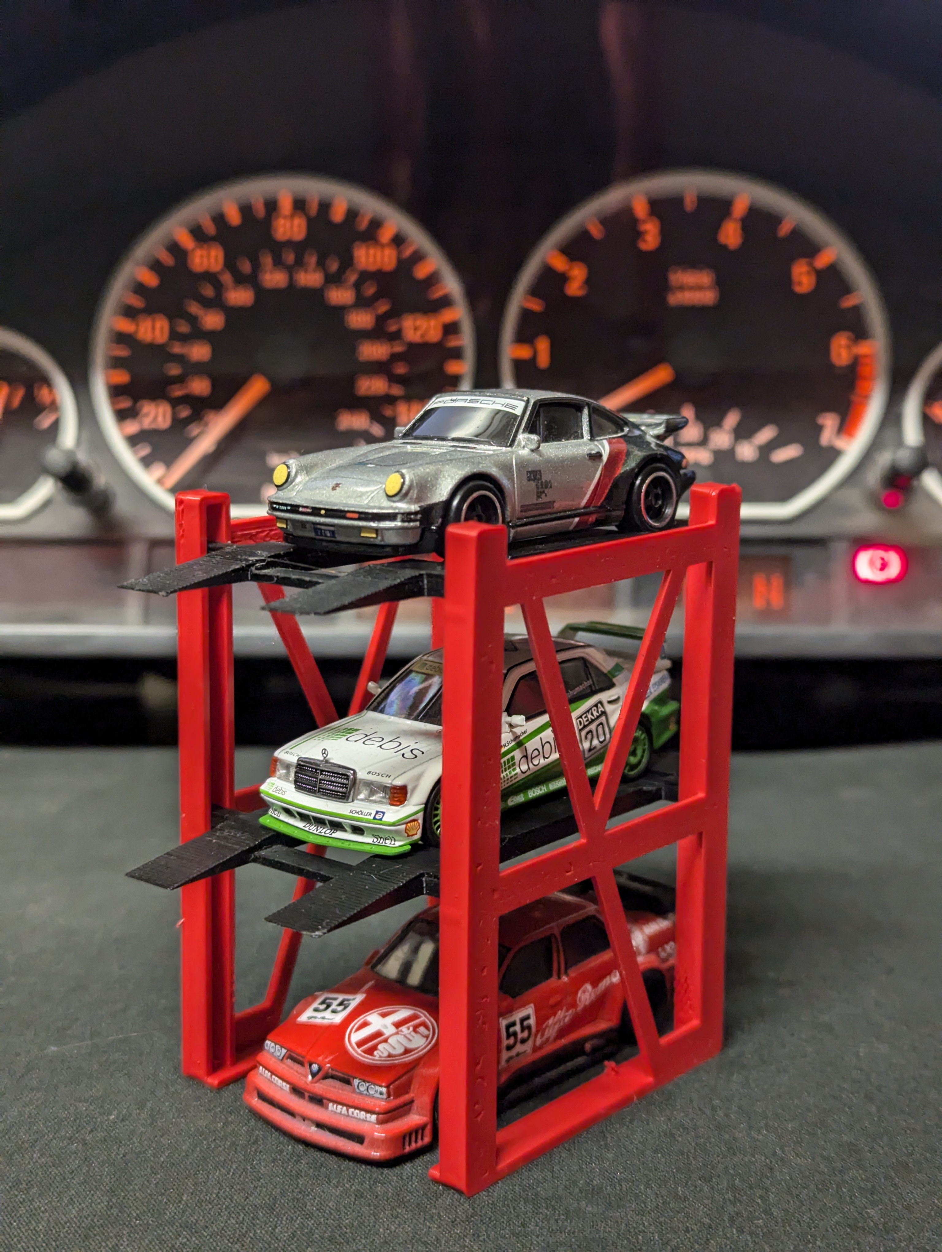 A 2 and 3 stories lift  for 1:64 models, HotWheels