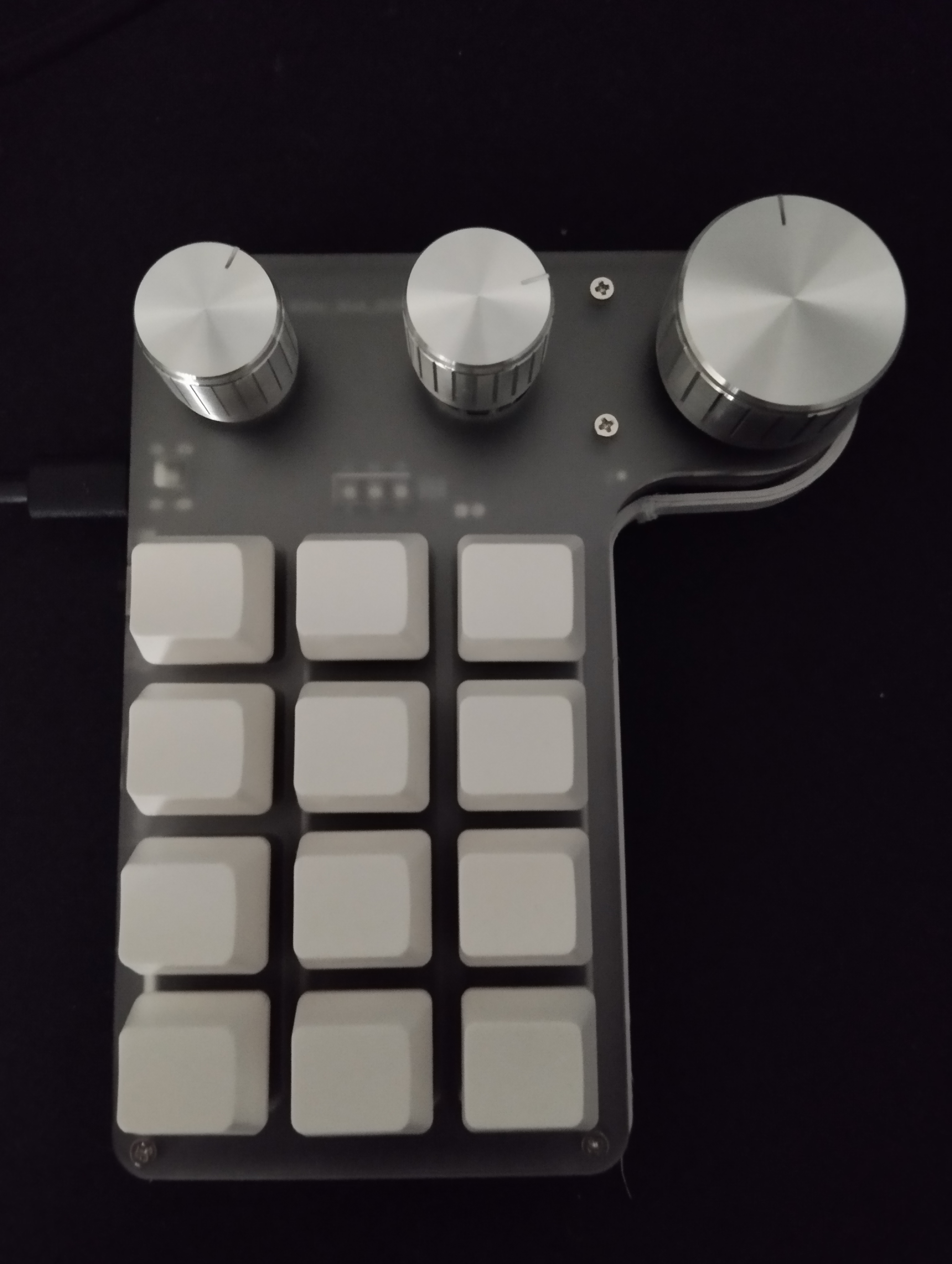 Base for a 12 key 3 knob makro keyboard