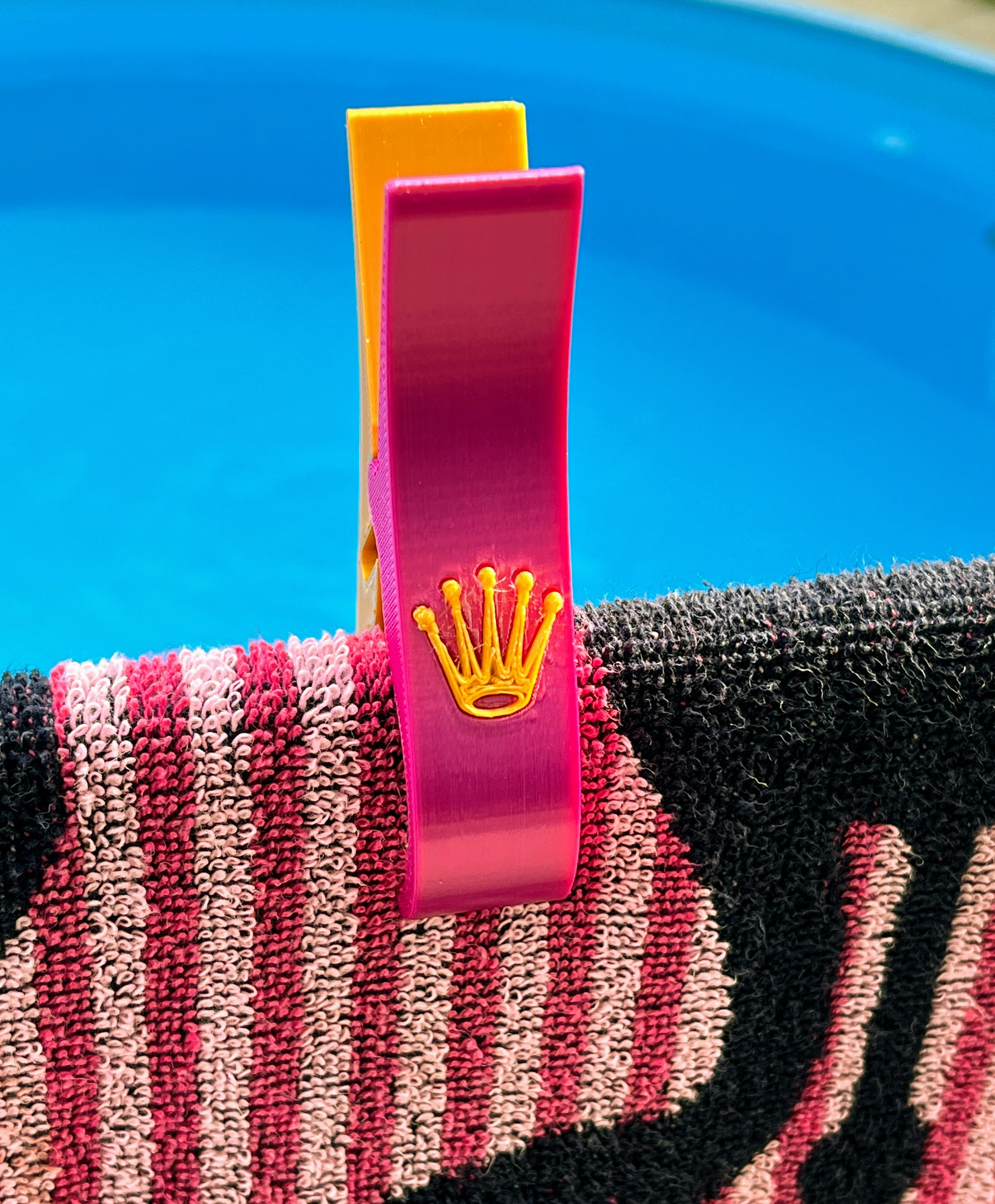 The ultimate compact Beach Towel Clip
