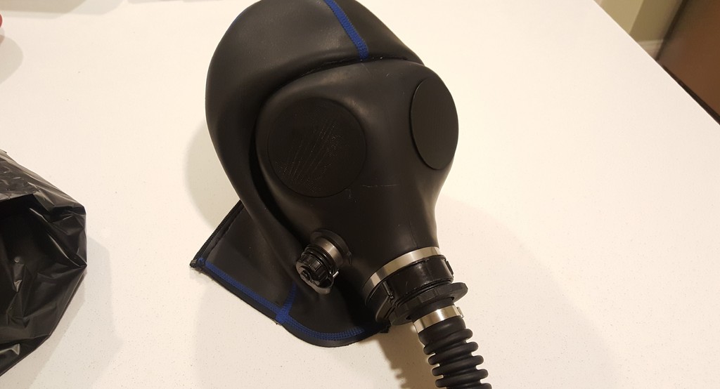 Israeli gas mask lens cover