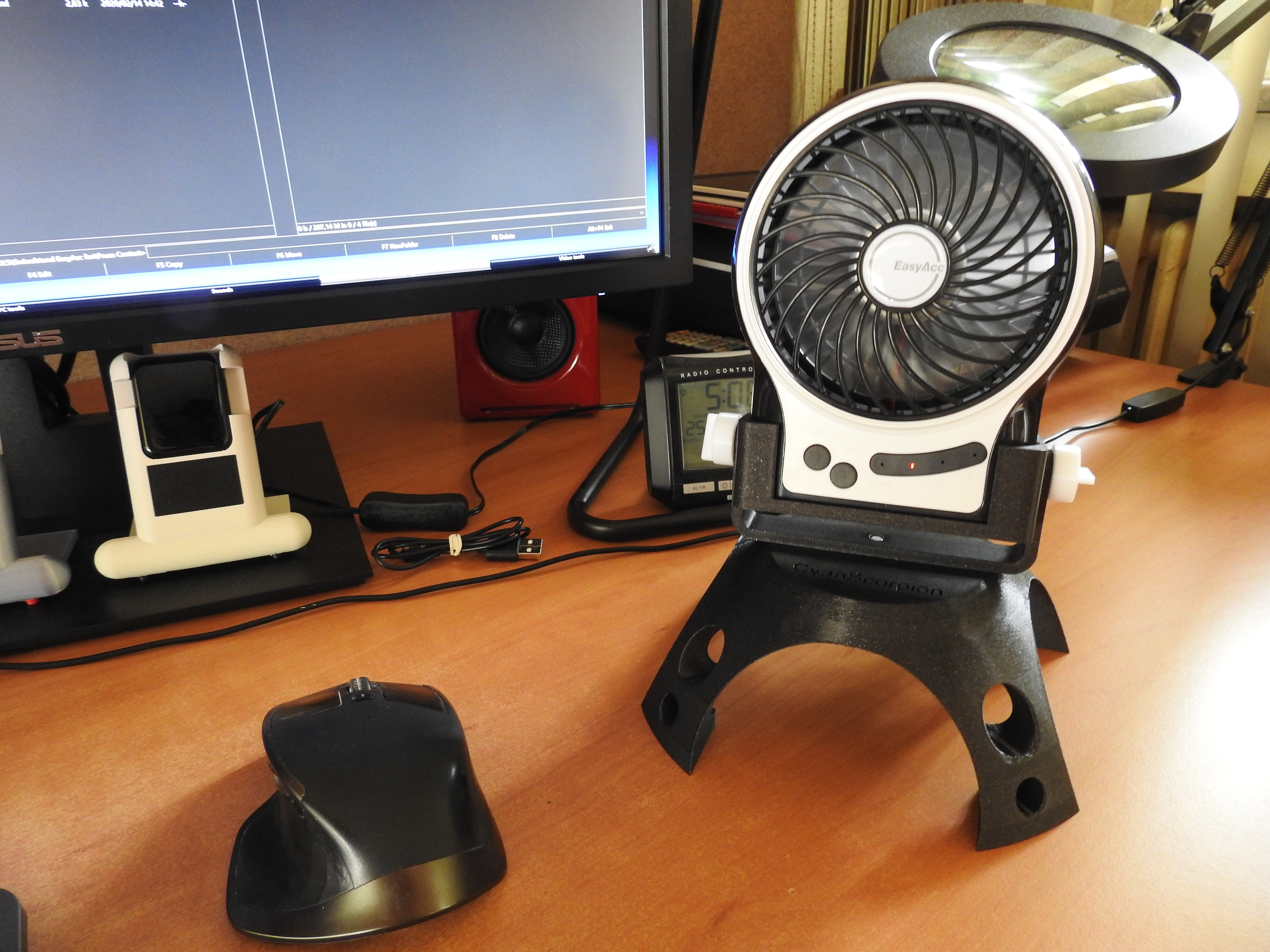 EasyAcc Swivel Stand