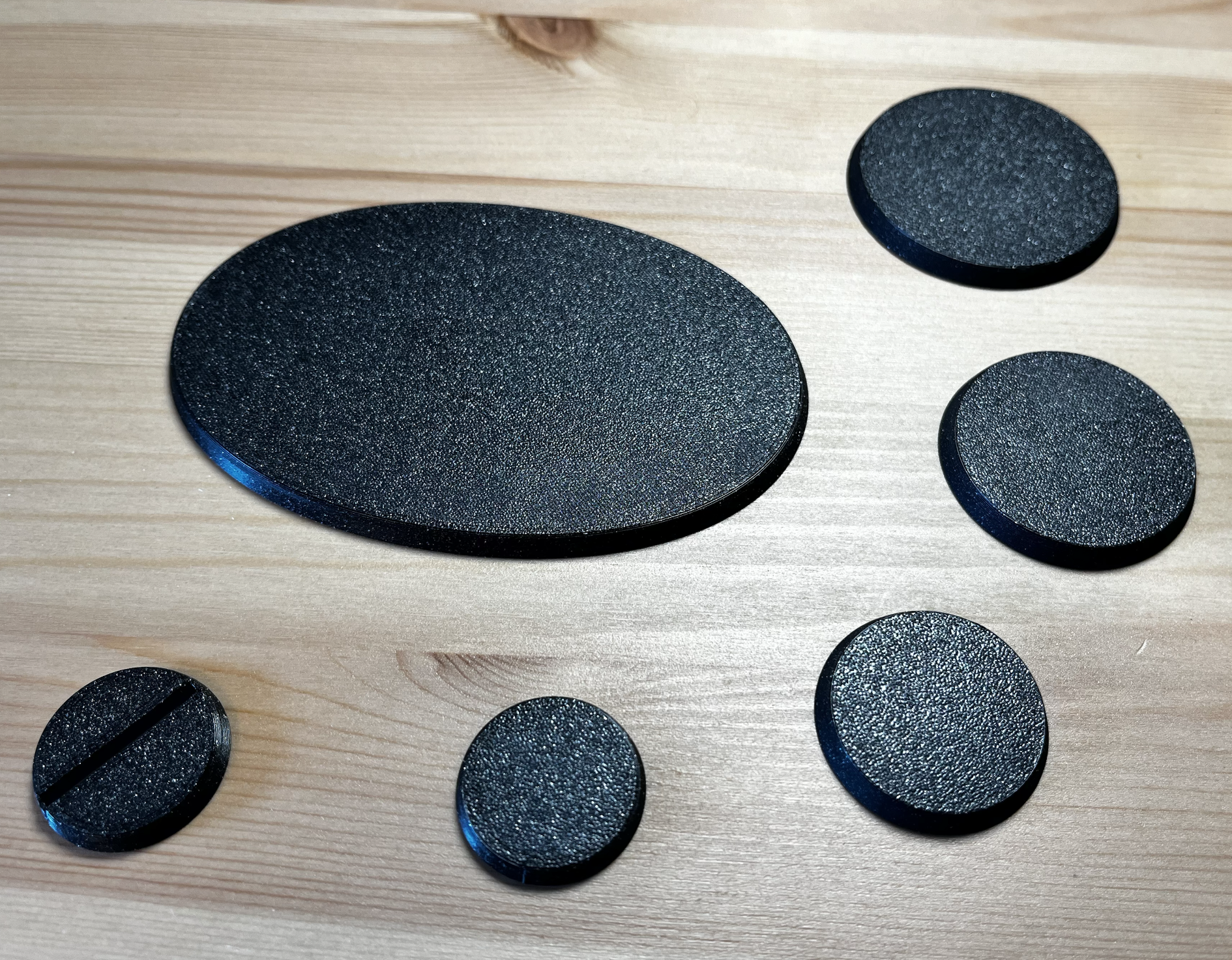 Round and oval bases for Warhammer 40k and AoS
