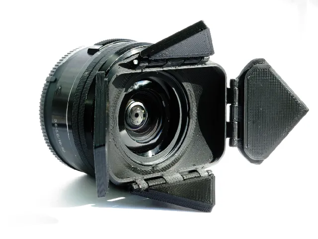 Sony Kitlens Lenshood with integrated four leaf cover