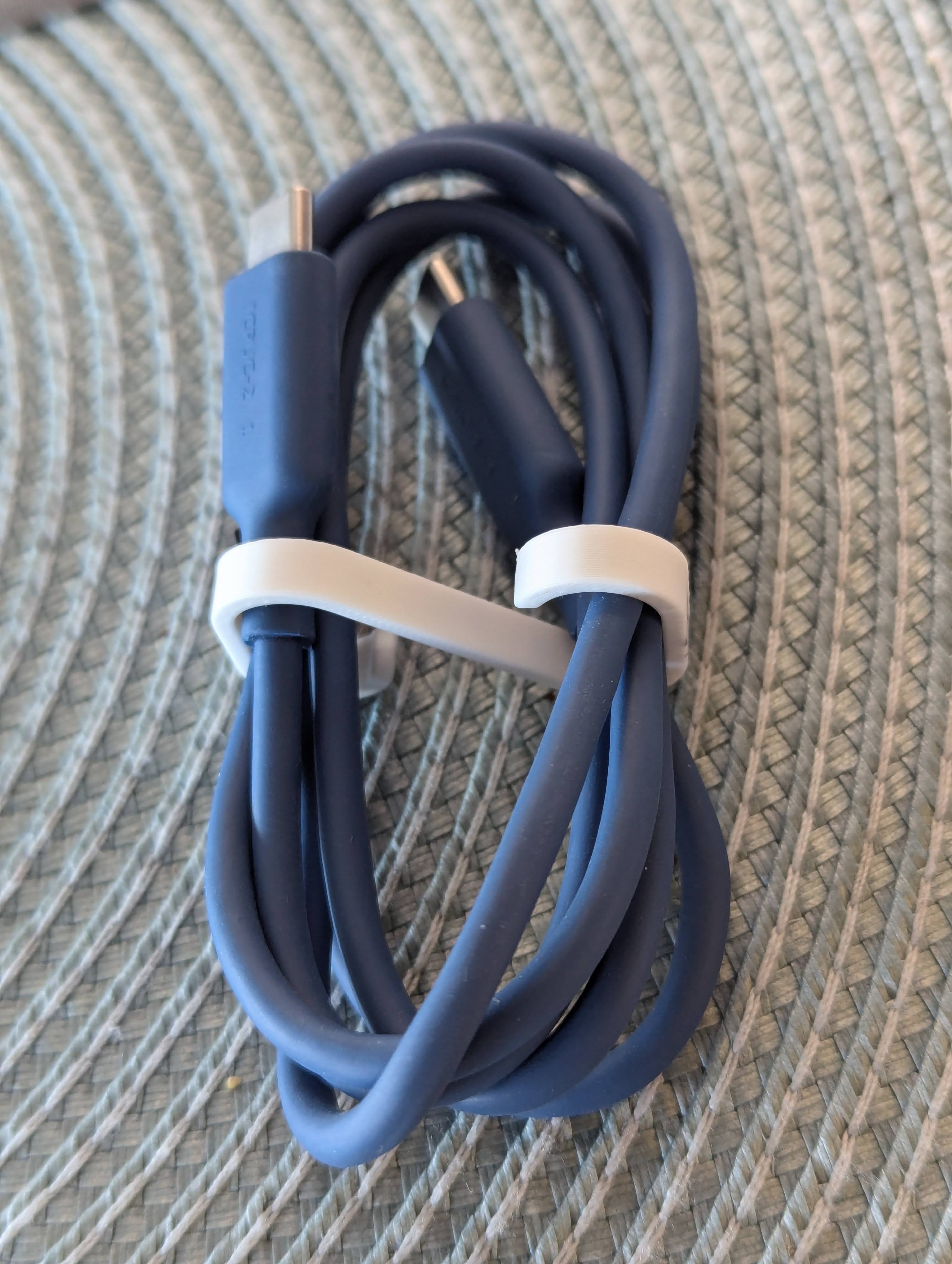 Miniatura 4 do modelo 3D Cable holder clip