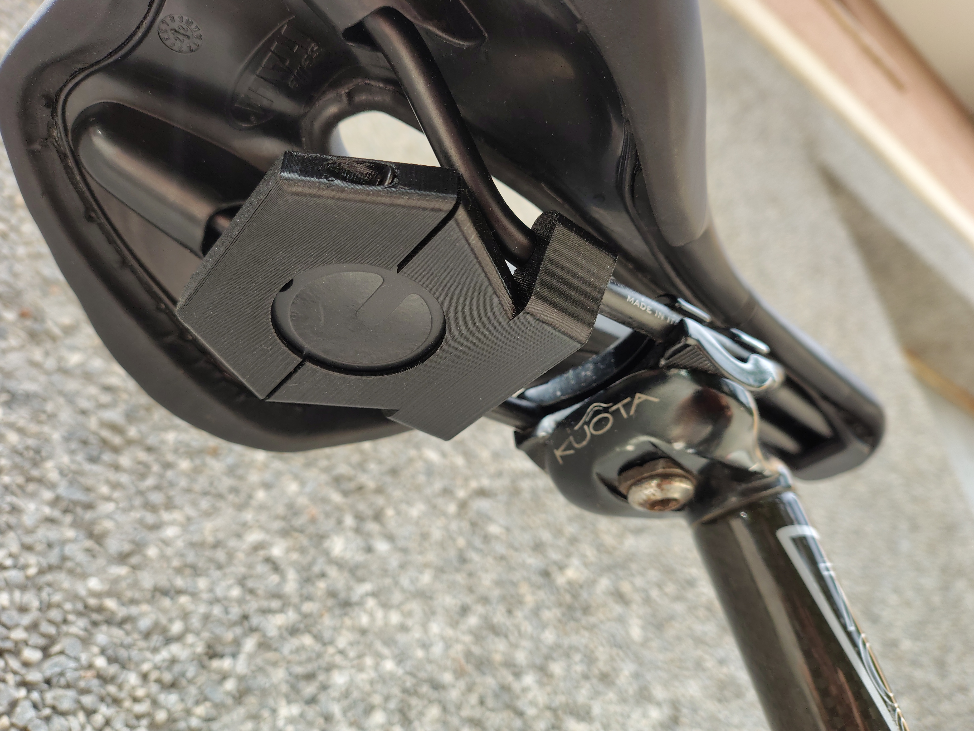 MiLi tracker tag / MiTag bike mount with bolt locking mechanism