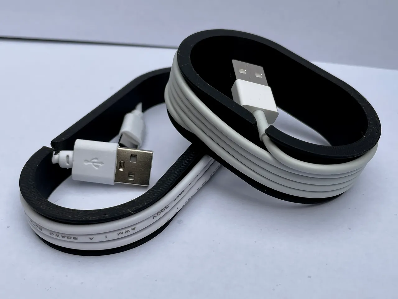 Customizable cable organizer – 1. kép