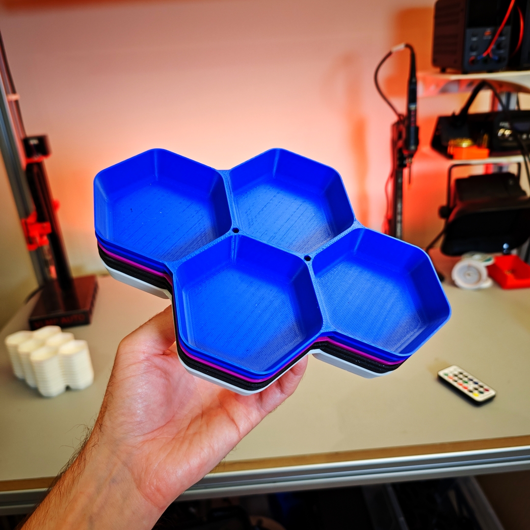 Miniatura 2 do modelo 3D Tessellating Stackable Hexagonal Honeycomb Organiser Trays