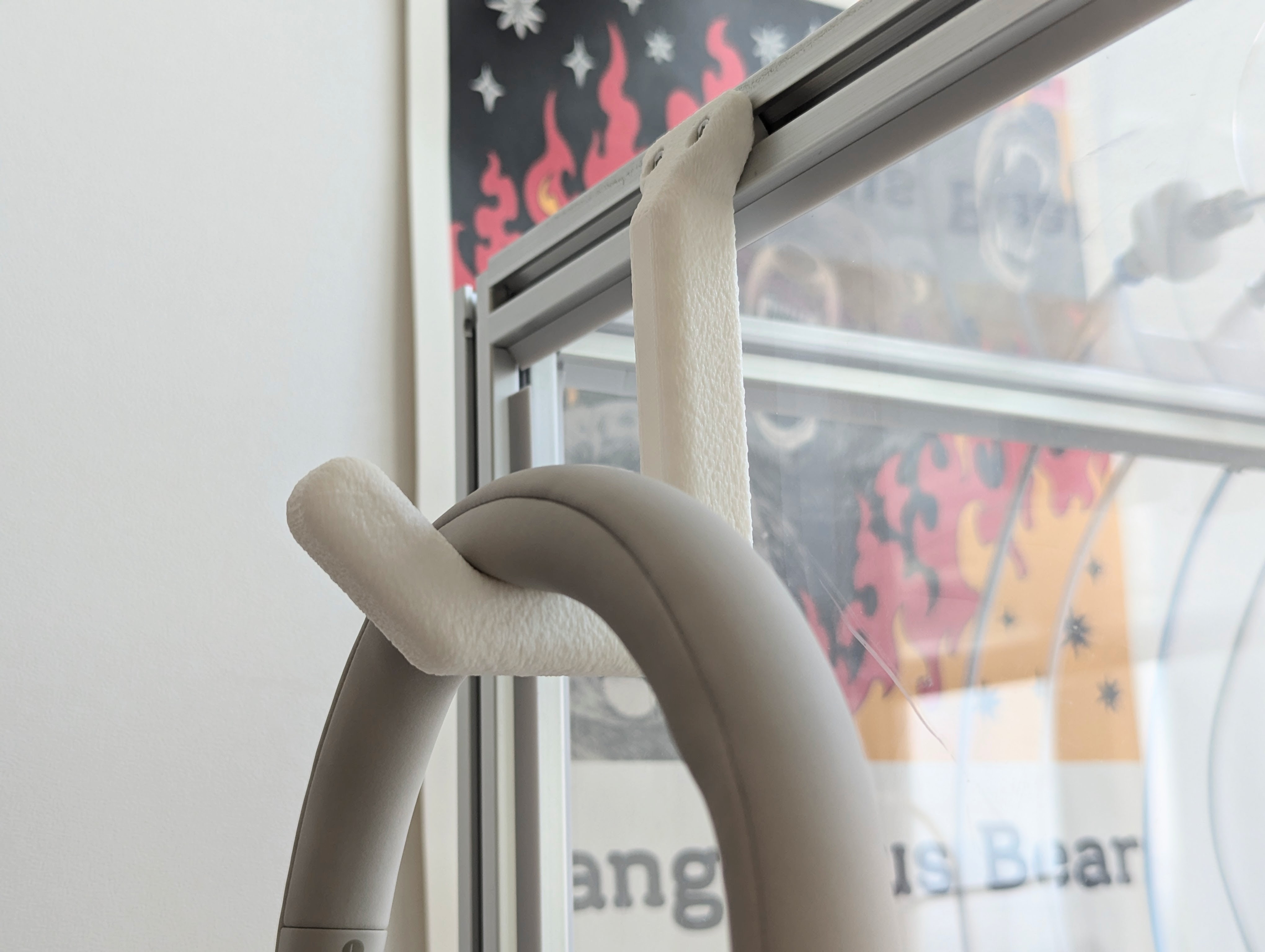 Headphone hook for 2020 Extrusion