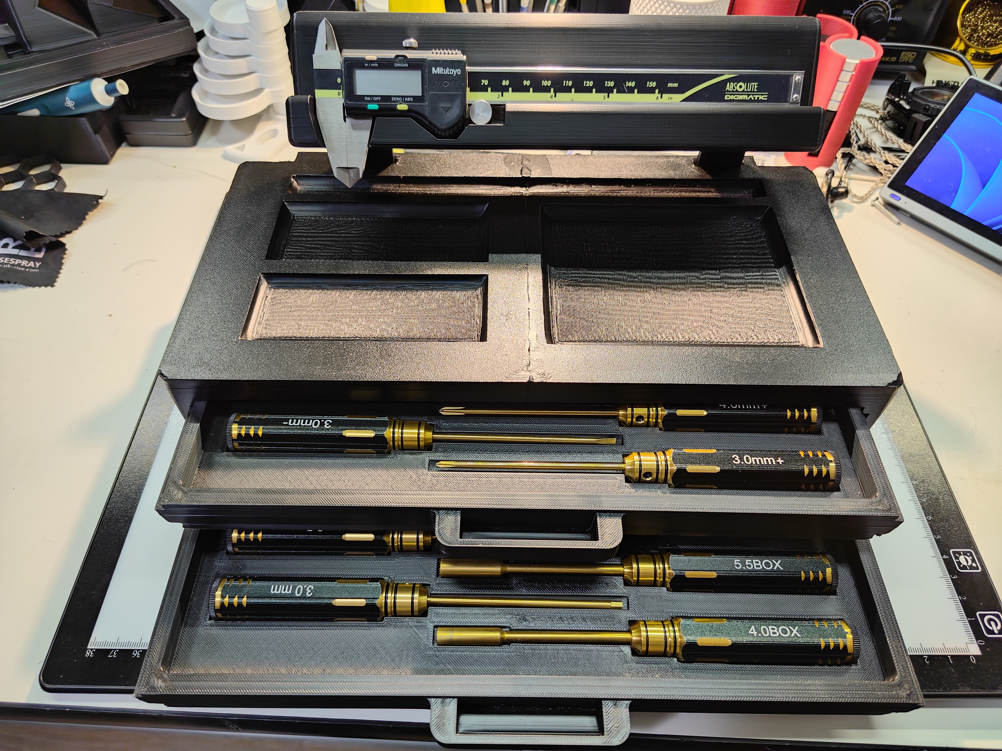 Drawer set and caliper stand