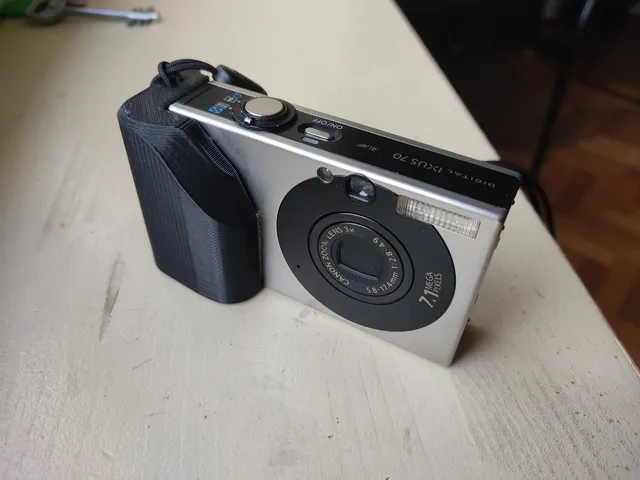 Canon IXUS 70 – Ergonomic Grip