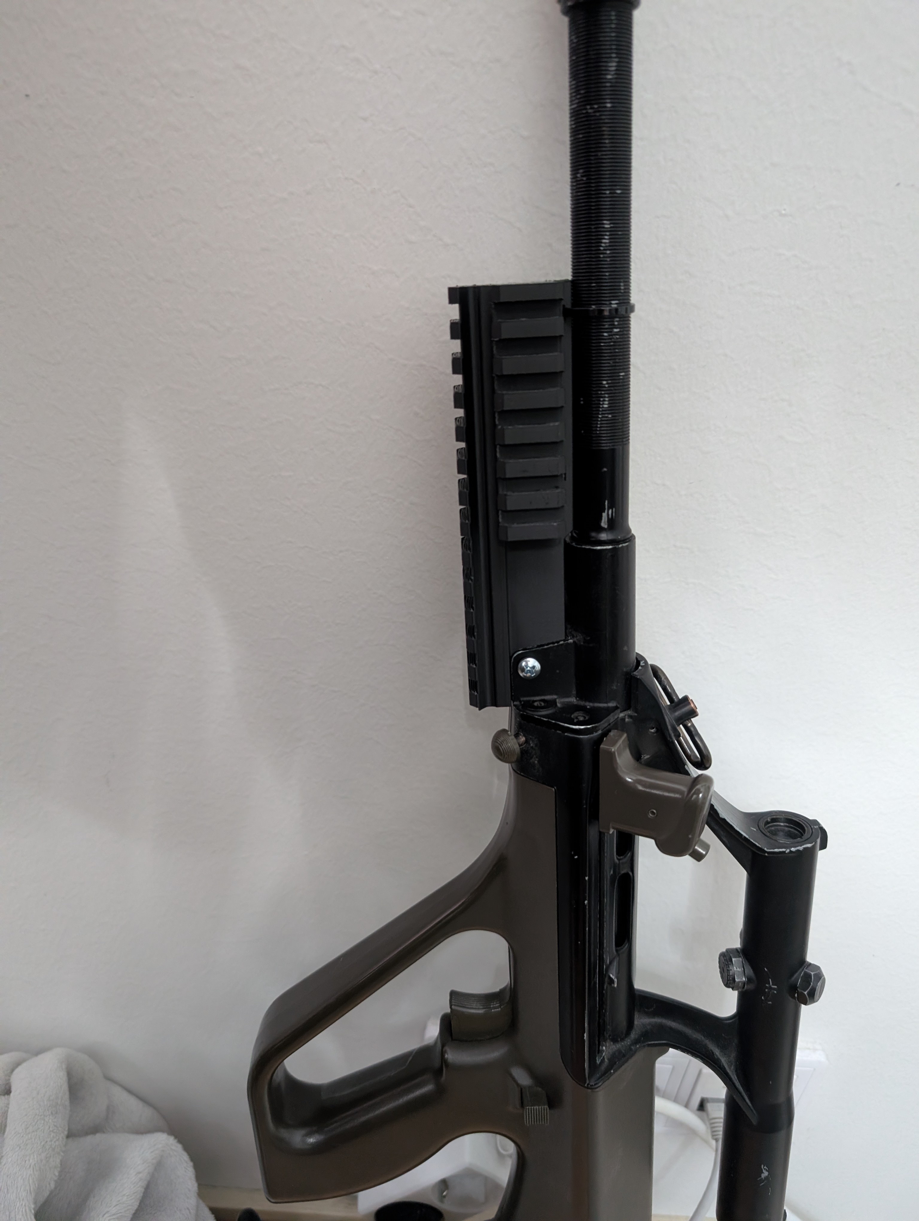 Tokyo Marui AUG A1 Military picatinny rail foregrip replacement