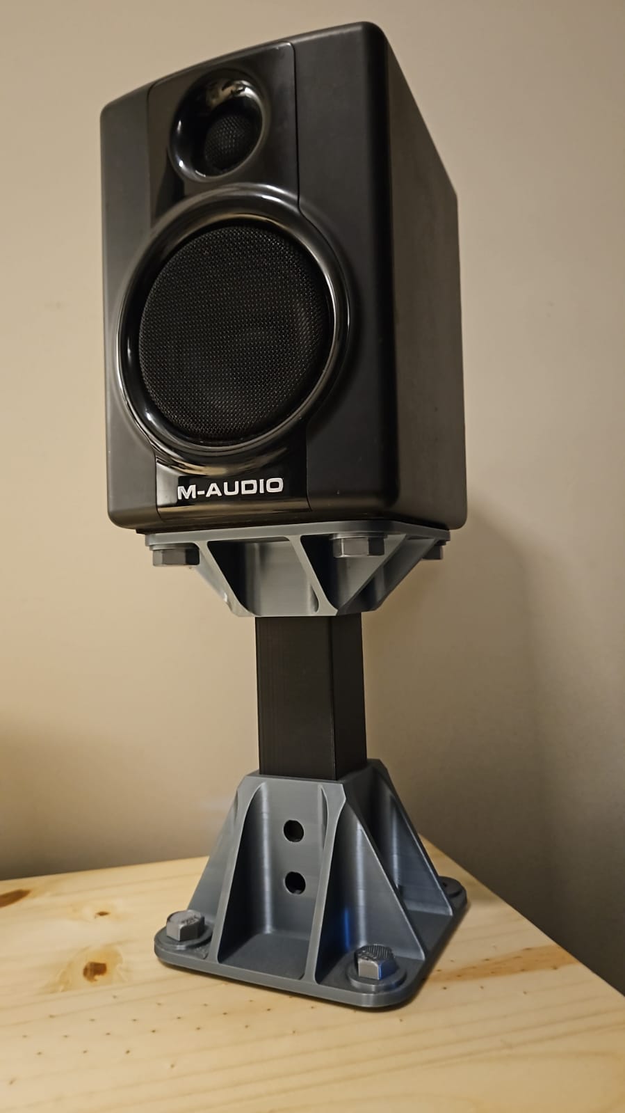 Desktop speaker stand (Suporte de caixa de som desktop)