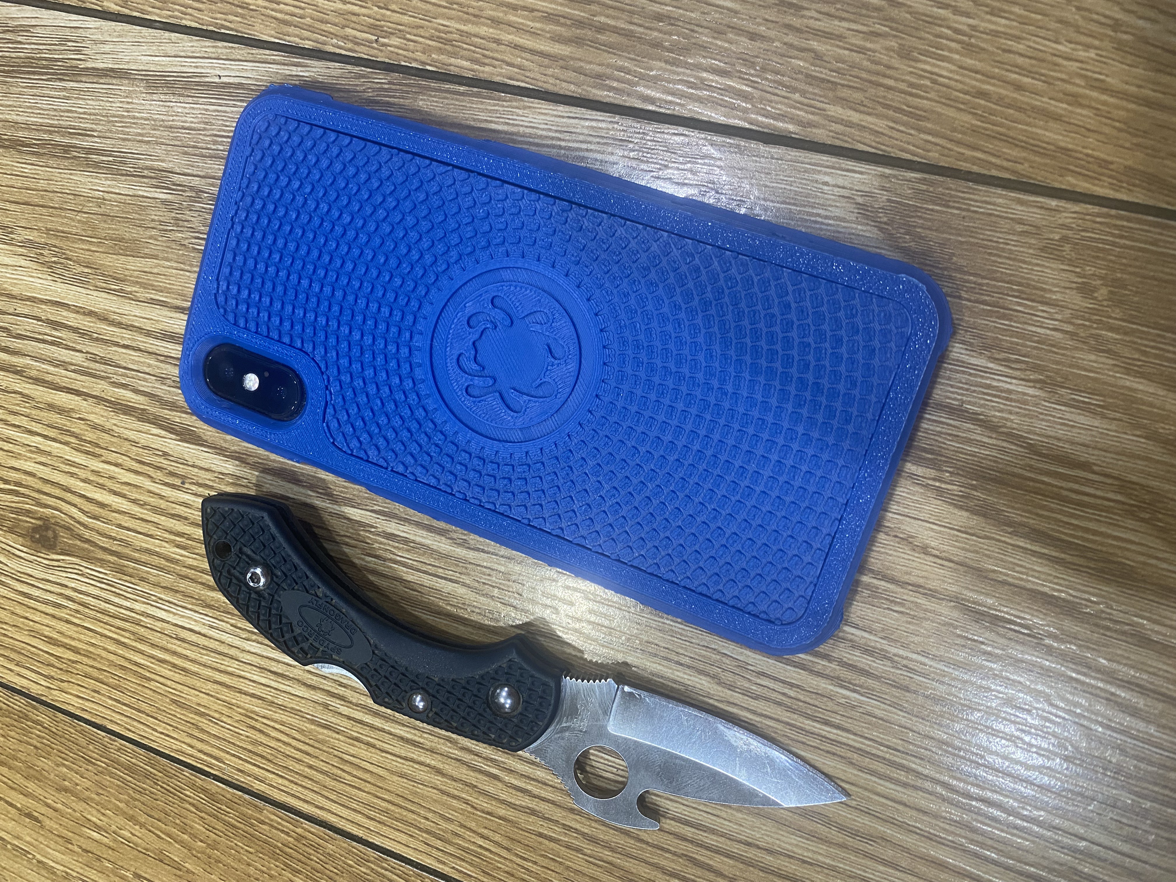 iphone X (10) Spyderco FRN pattern case
