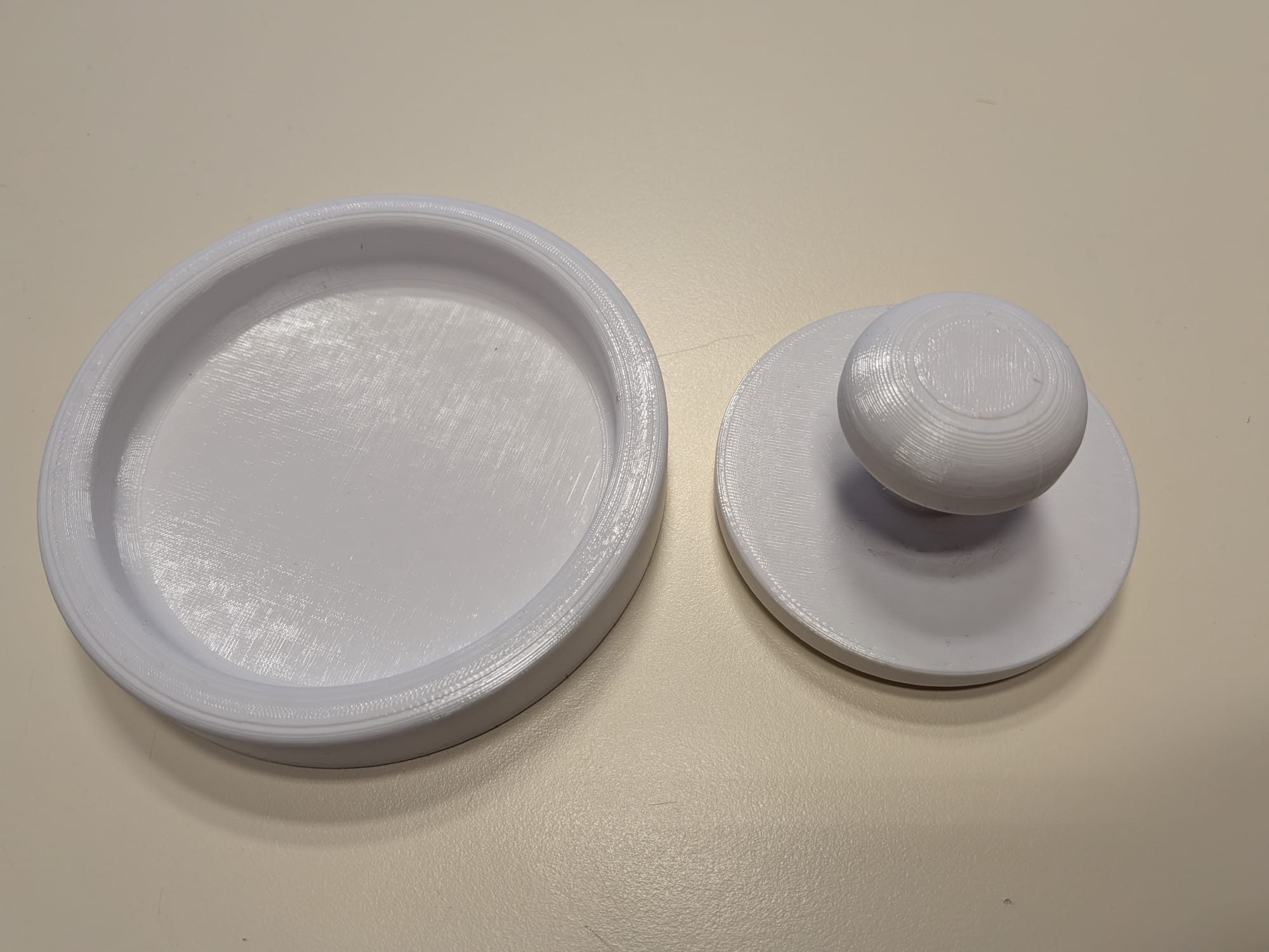 mini Pizzateigpresse /  mini pizza dough press