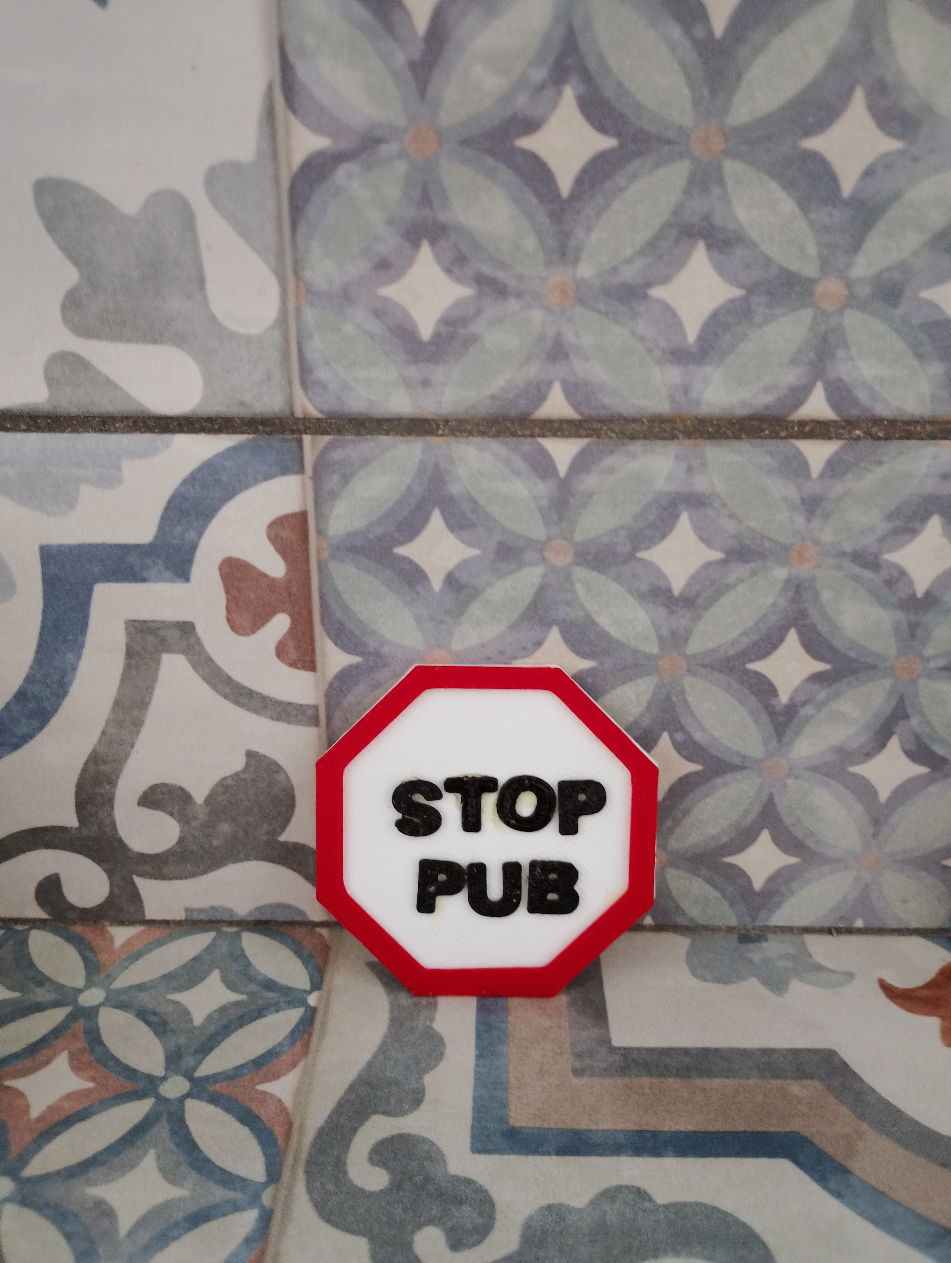 Stop pub hexagonal pour boîte aux lettres – impression multi-couches