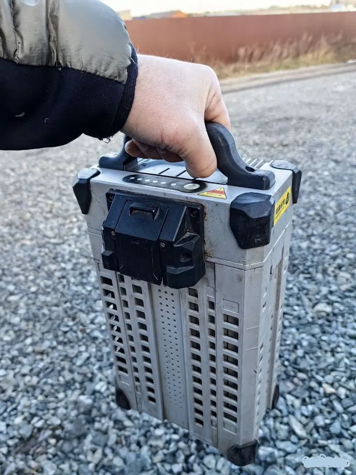 Reinforced handles for XAG B13960S/970S batteries