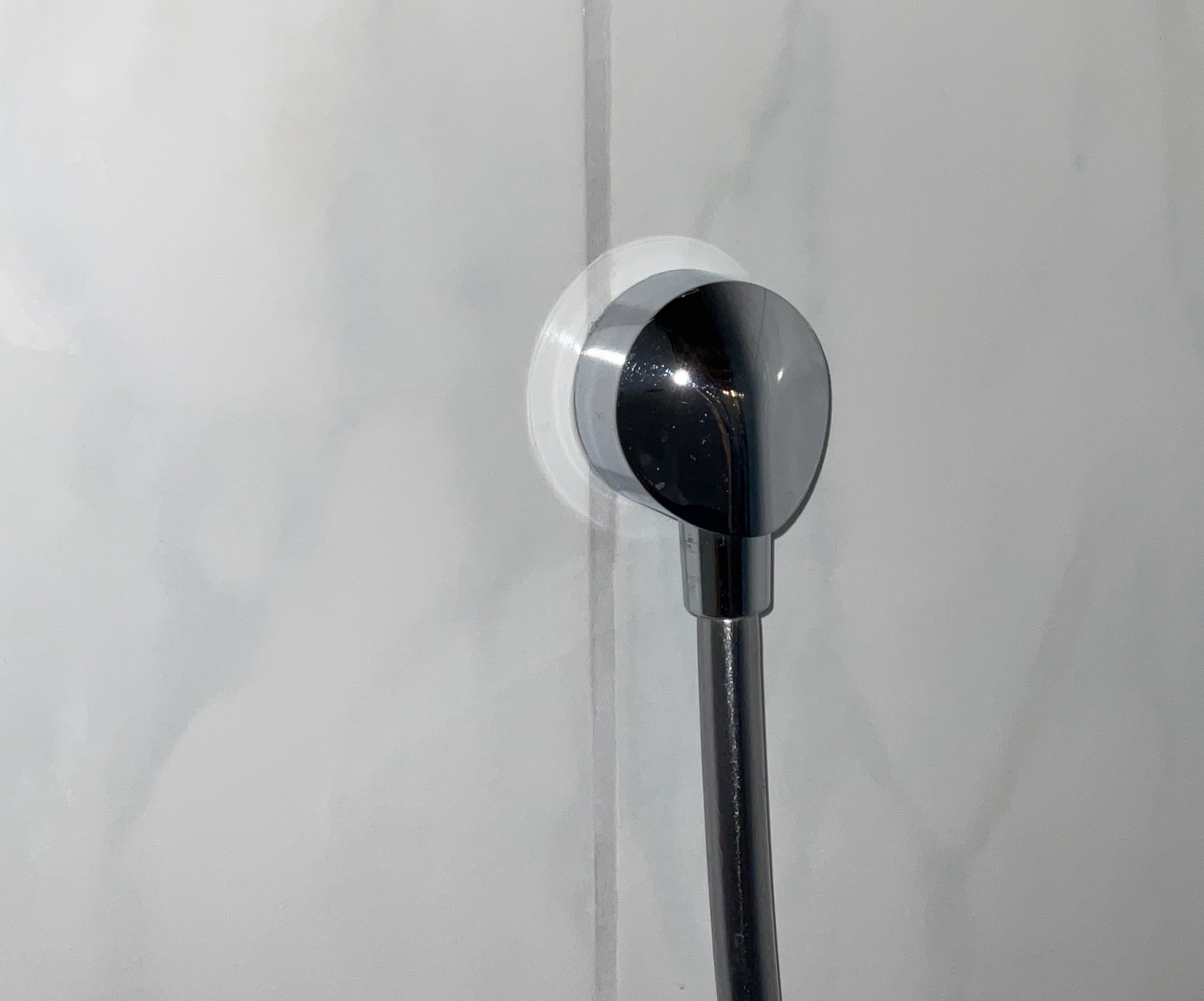 Intermediate piece for securing a cover cap of a shower hose connection