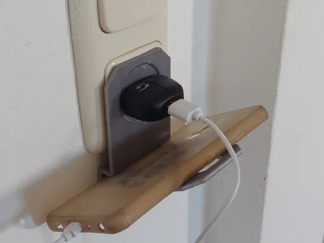 Handyablage Ladegerät Steckdose / Cell phone holder Charger Socket
