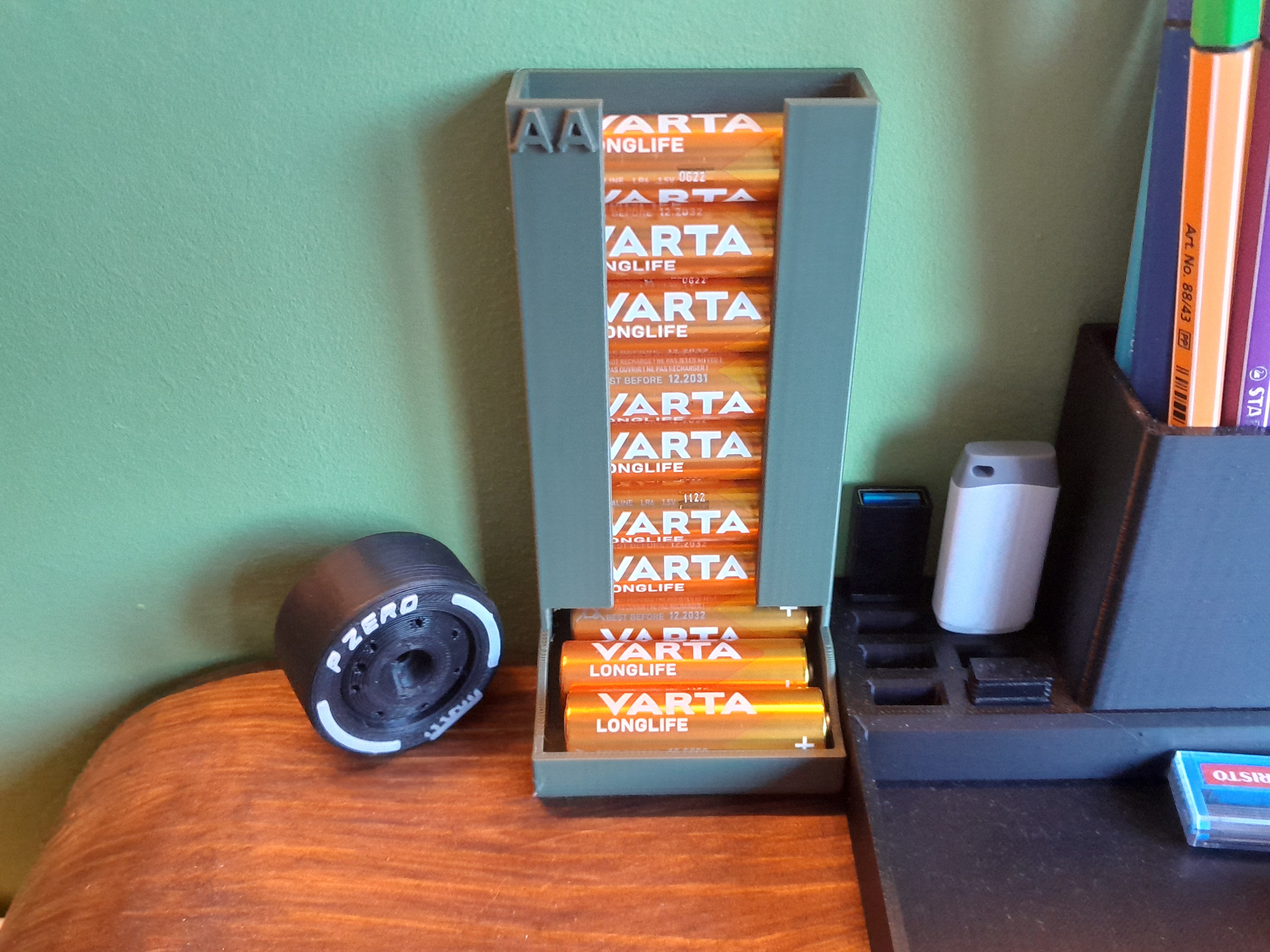 Battery dispenser AA