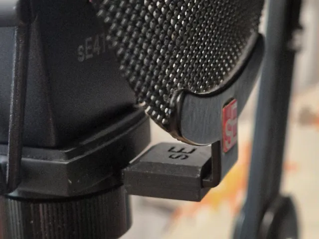 sE Electronics (sE 4400, 4100, T2, T1) Shock Mount Popfilter Holder