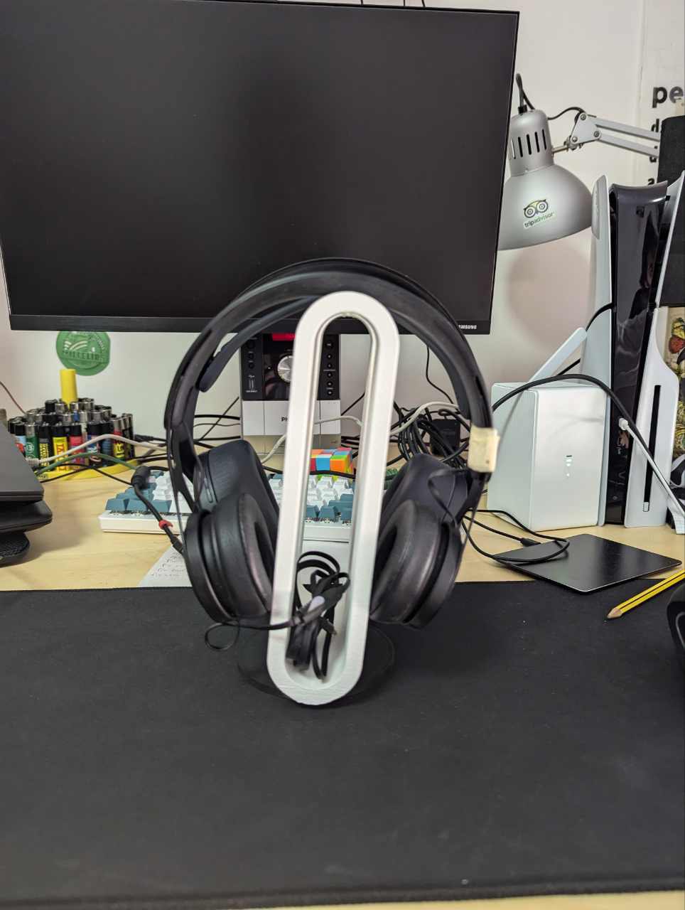 Miniatura 5 do modelo 3D Double headphone holder/stand