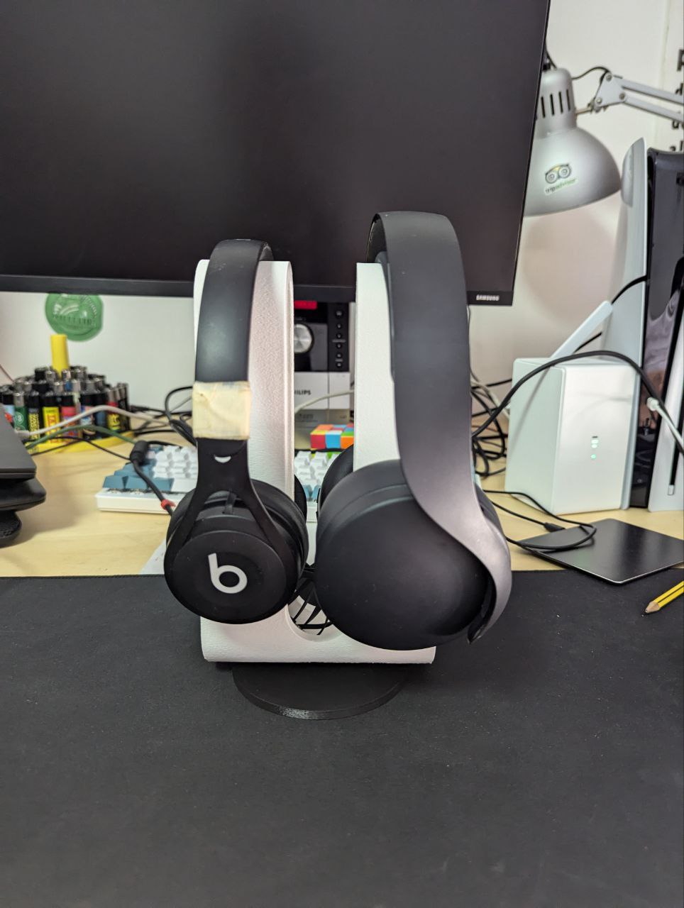 Miniatura 3 do modelo 3D Double headphone holder/stand