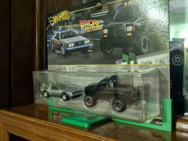 Hot Wheels Premium 2-pack stand