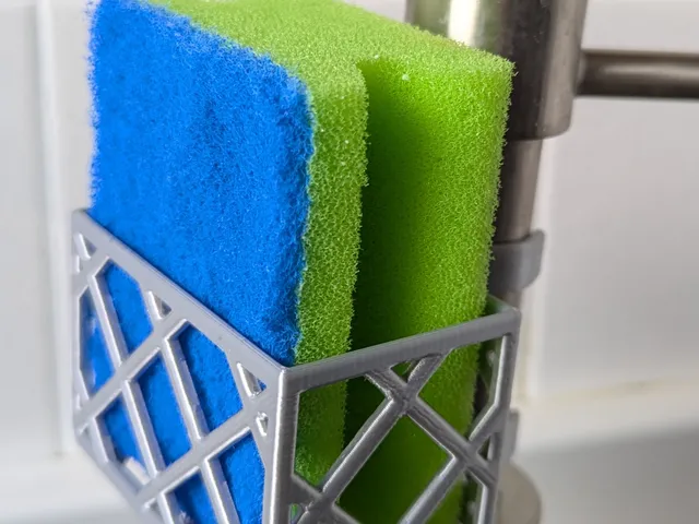 Faucet vertical sponge holder