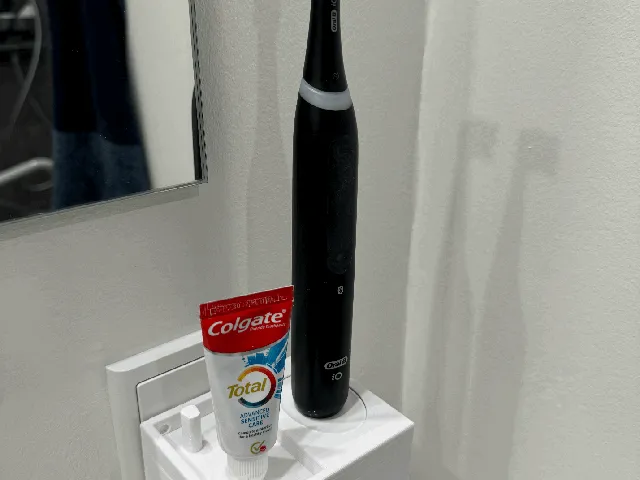 Oral B wall socket charging stand (EU model)
