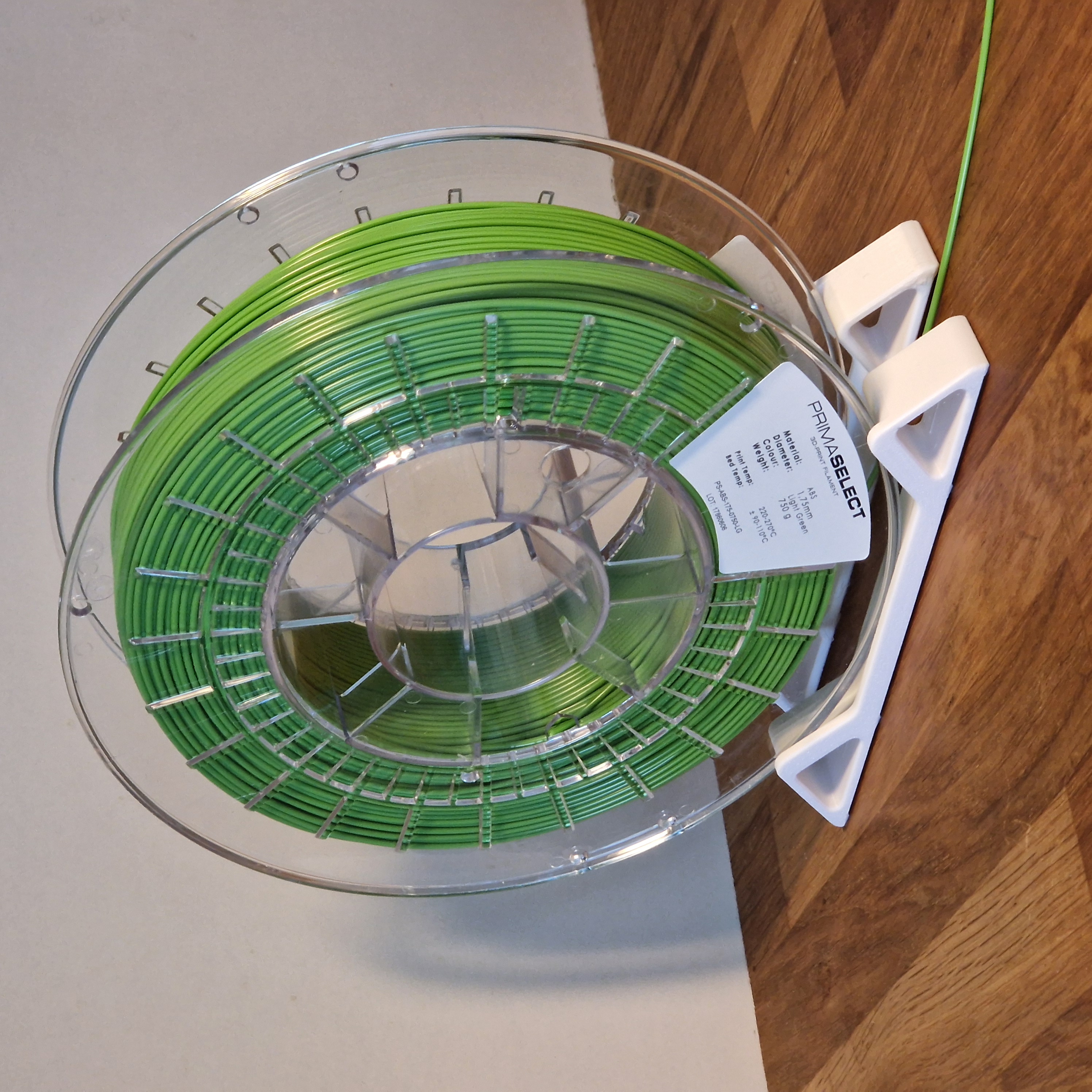 Minimalistic spool holder