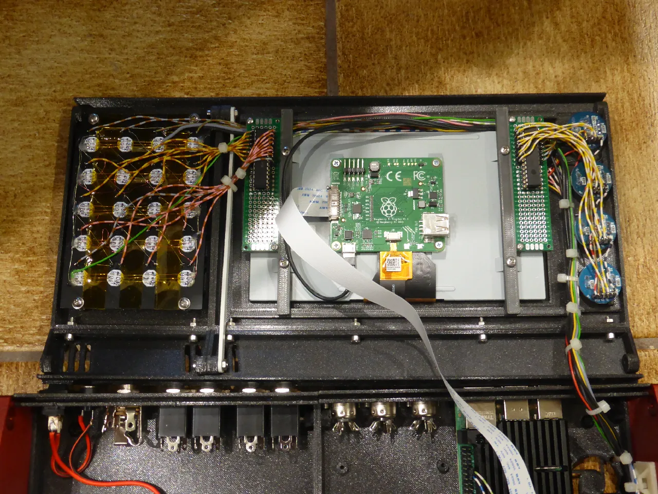 Synthibox, a RaspberryPi case for the Zynthian Project, made in