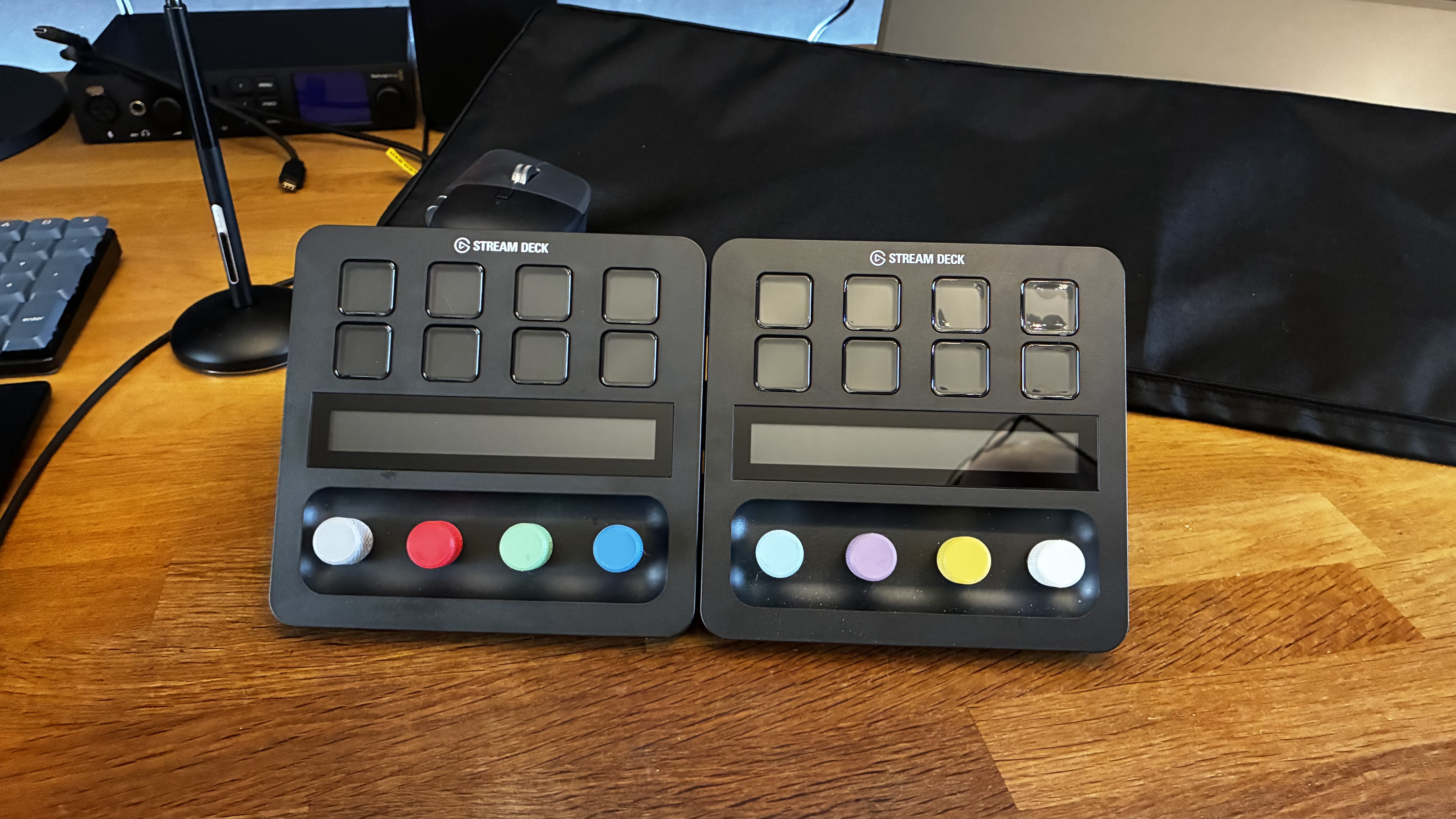 Dual Stream Deck+ Stand — STL Grátis | 3DFinder