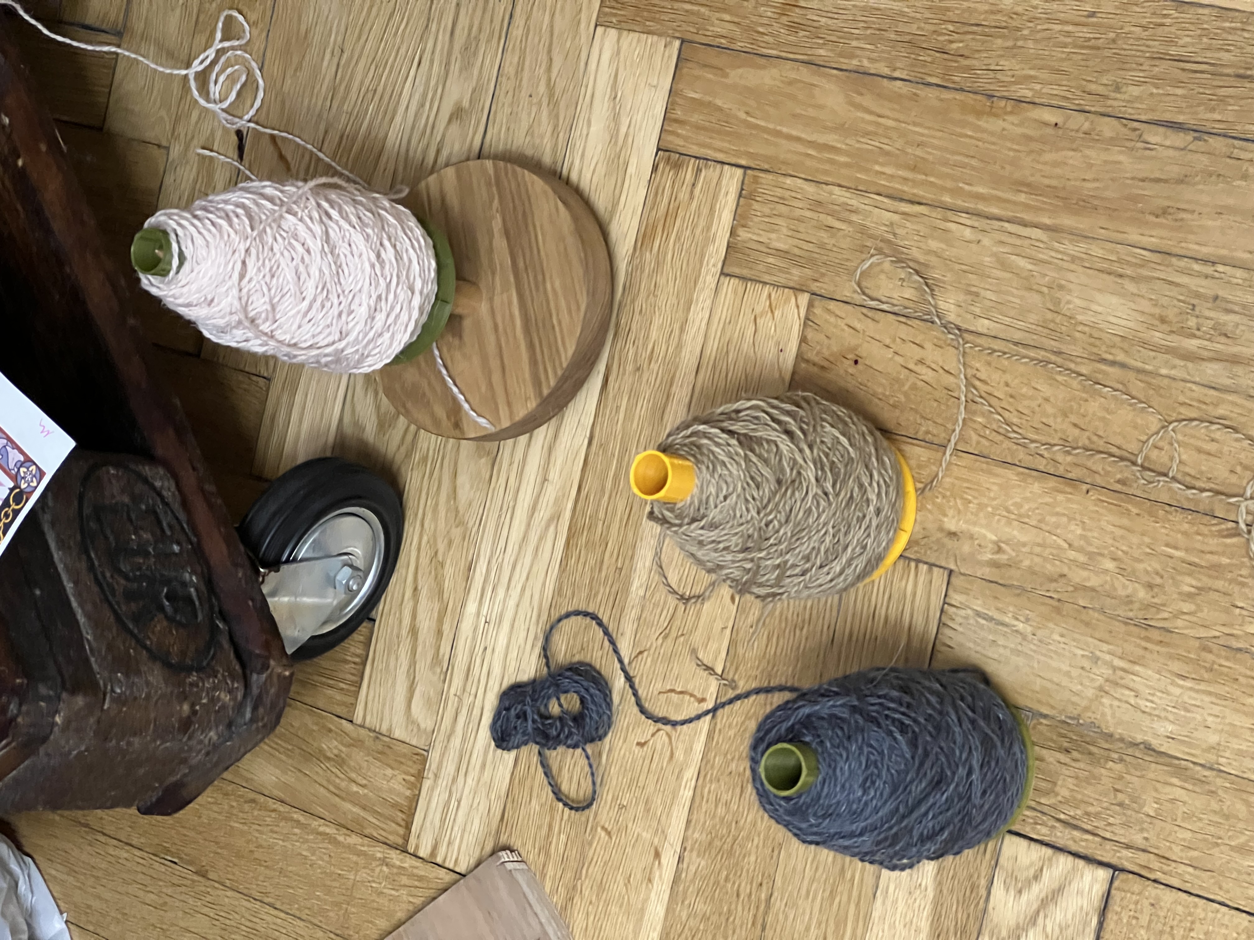 Miniatura 2 do modelo 3D Yarn spindle
