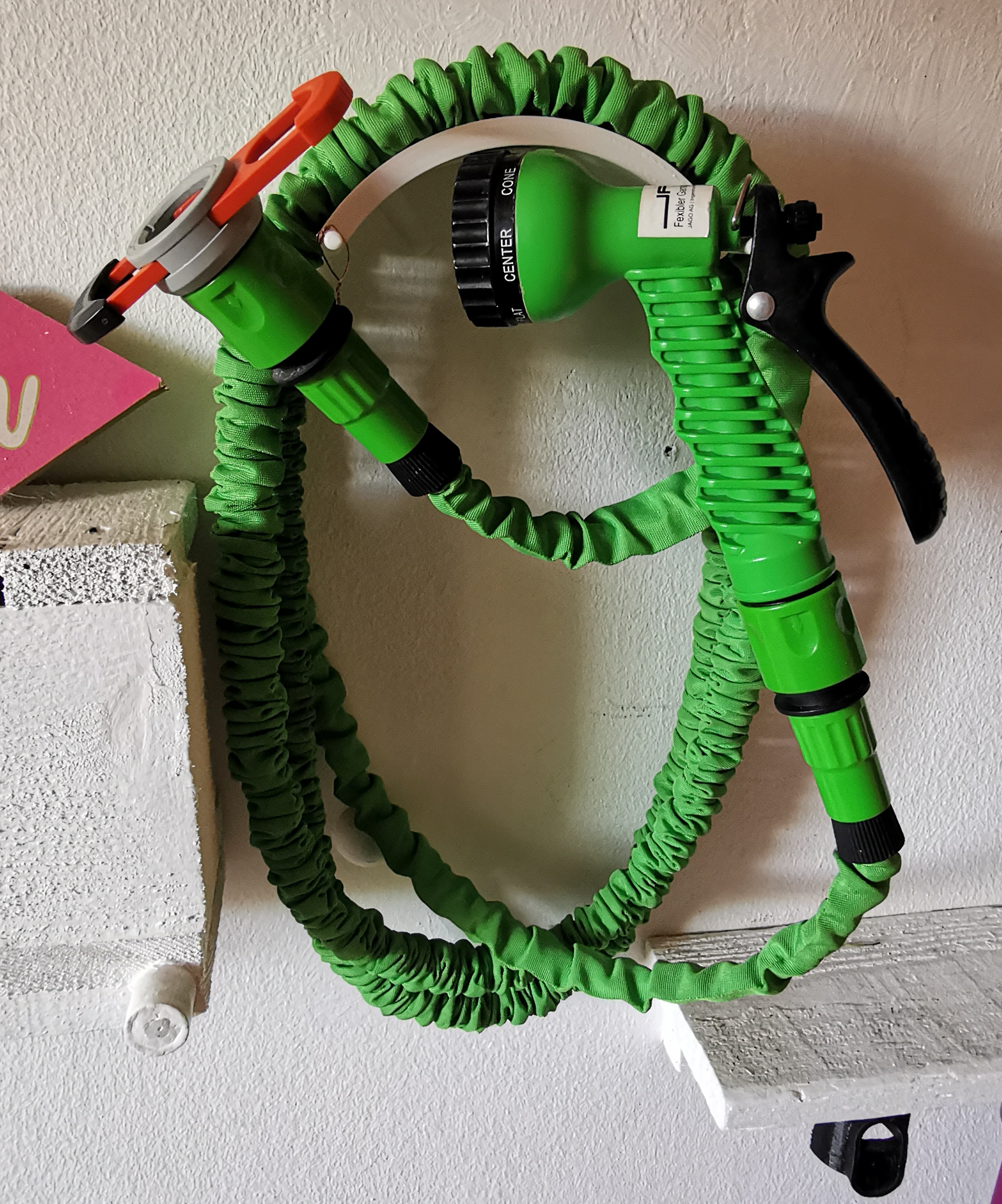 Garden Hose Wallmount - for smaller expandable hoses