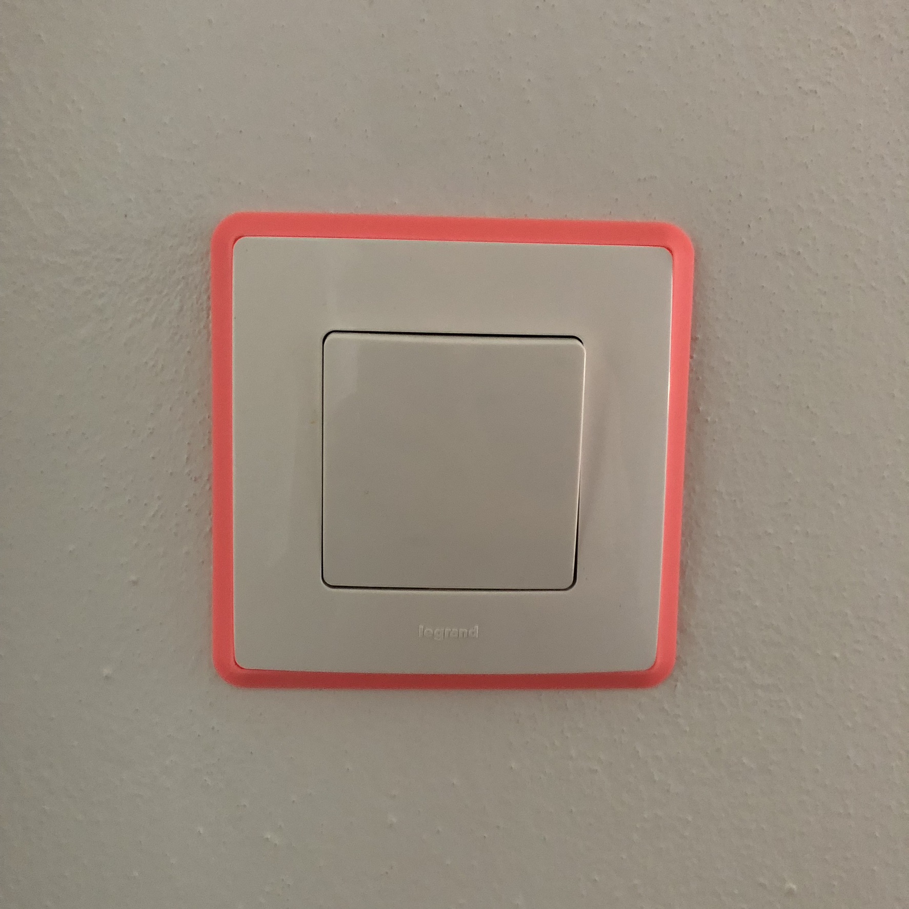 Frame compatible with Legrand