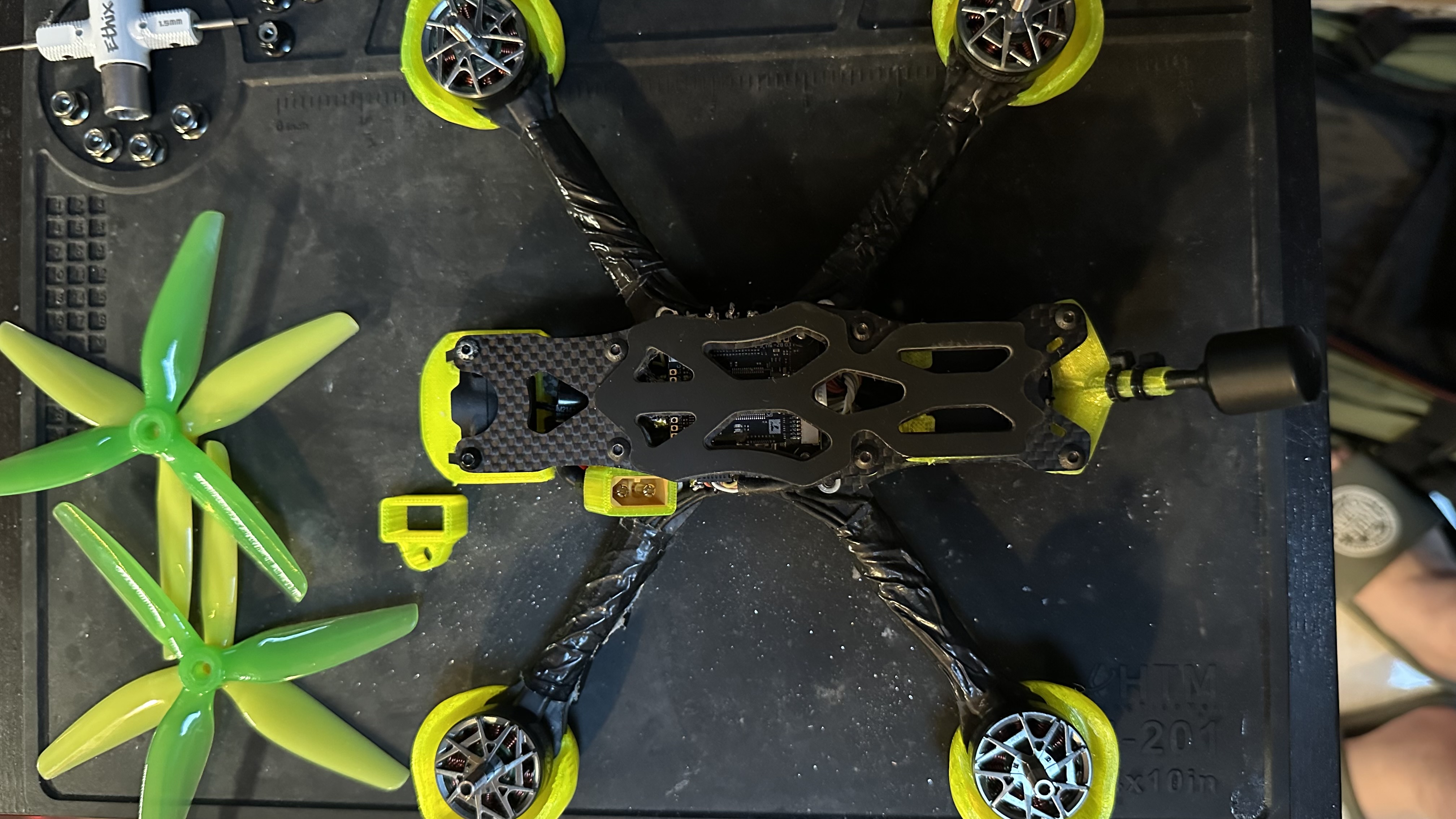 Miniatura 4 do modelo 3D Apex XT60 Vertical side mount