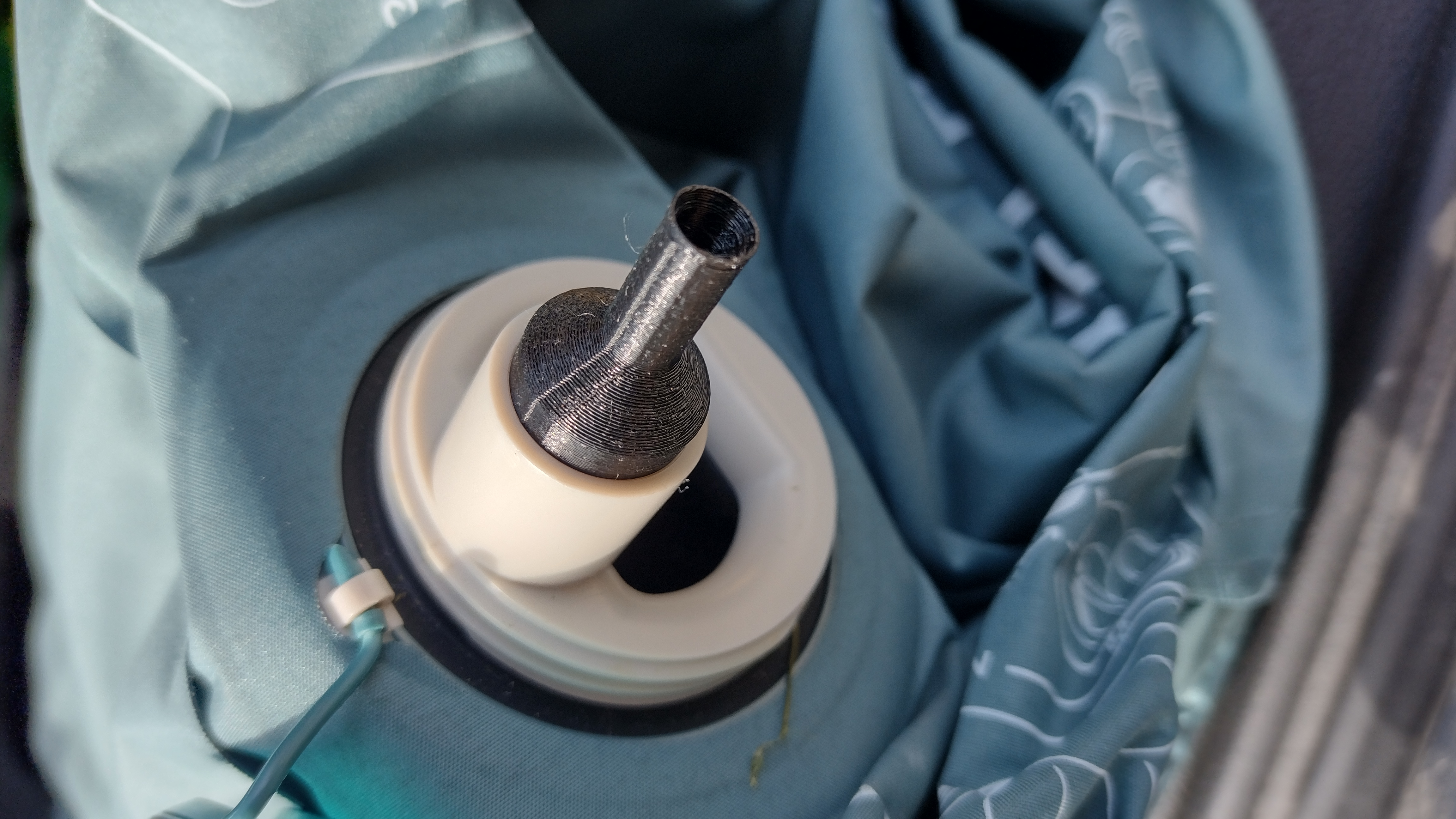 Inflatable mattress adapter