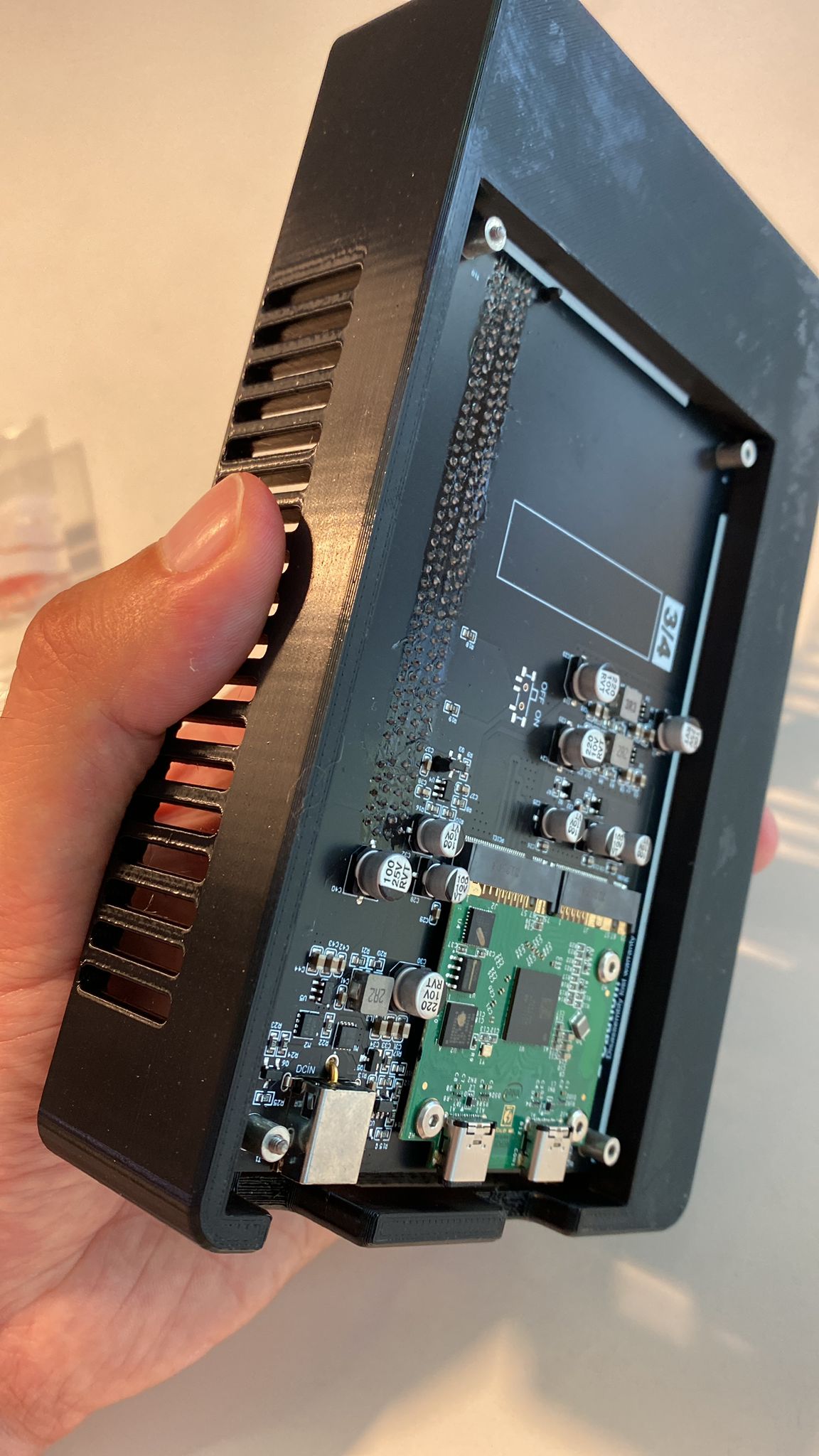 1,4L AMD RX 6400 eGPU Box par Felix M | Téléchargez gratuitement un ...