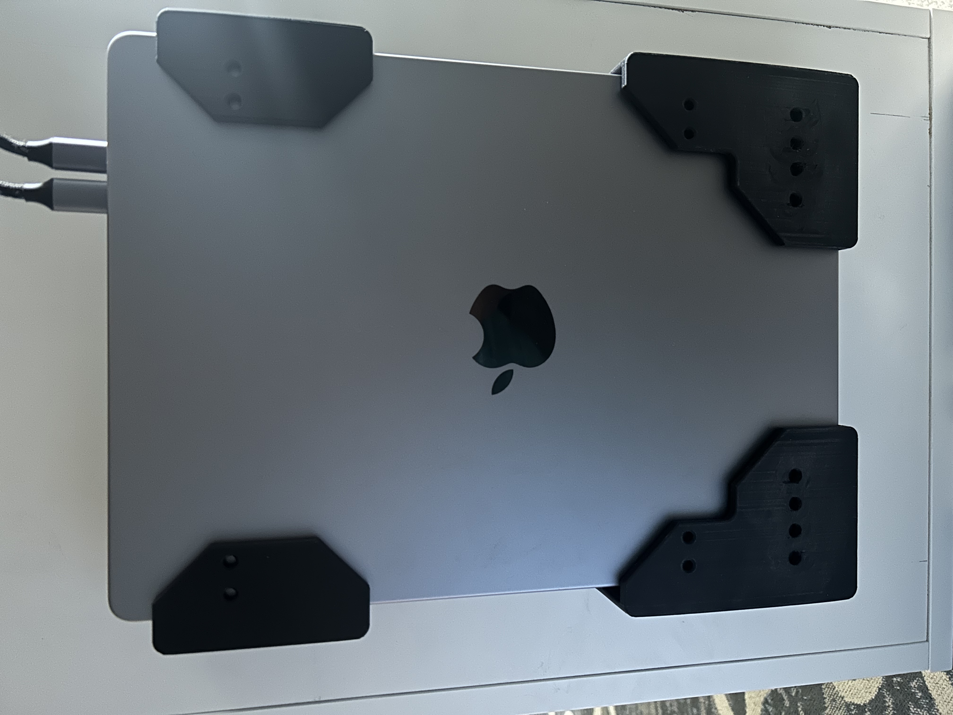 MacBook/Laptop adjustable mount