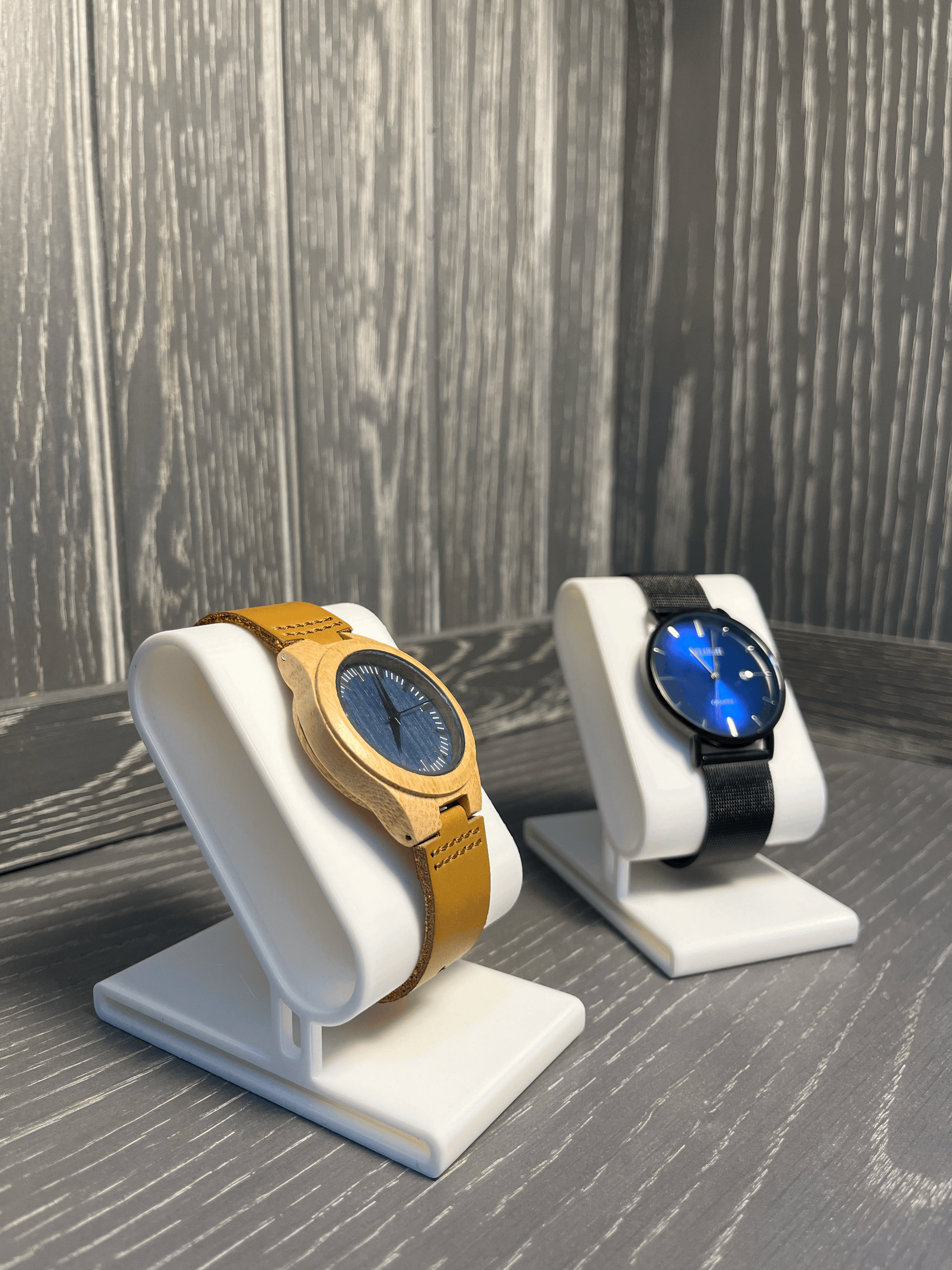 Miniatura 2 do modelo 3D Floating Watch Stand