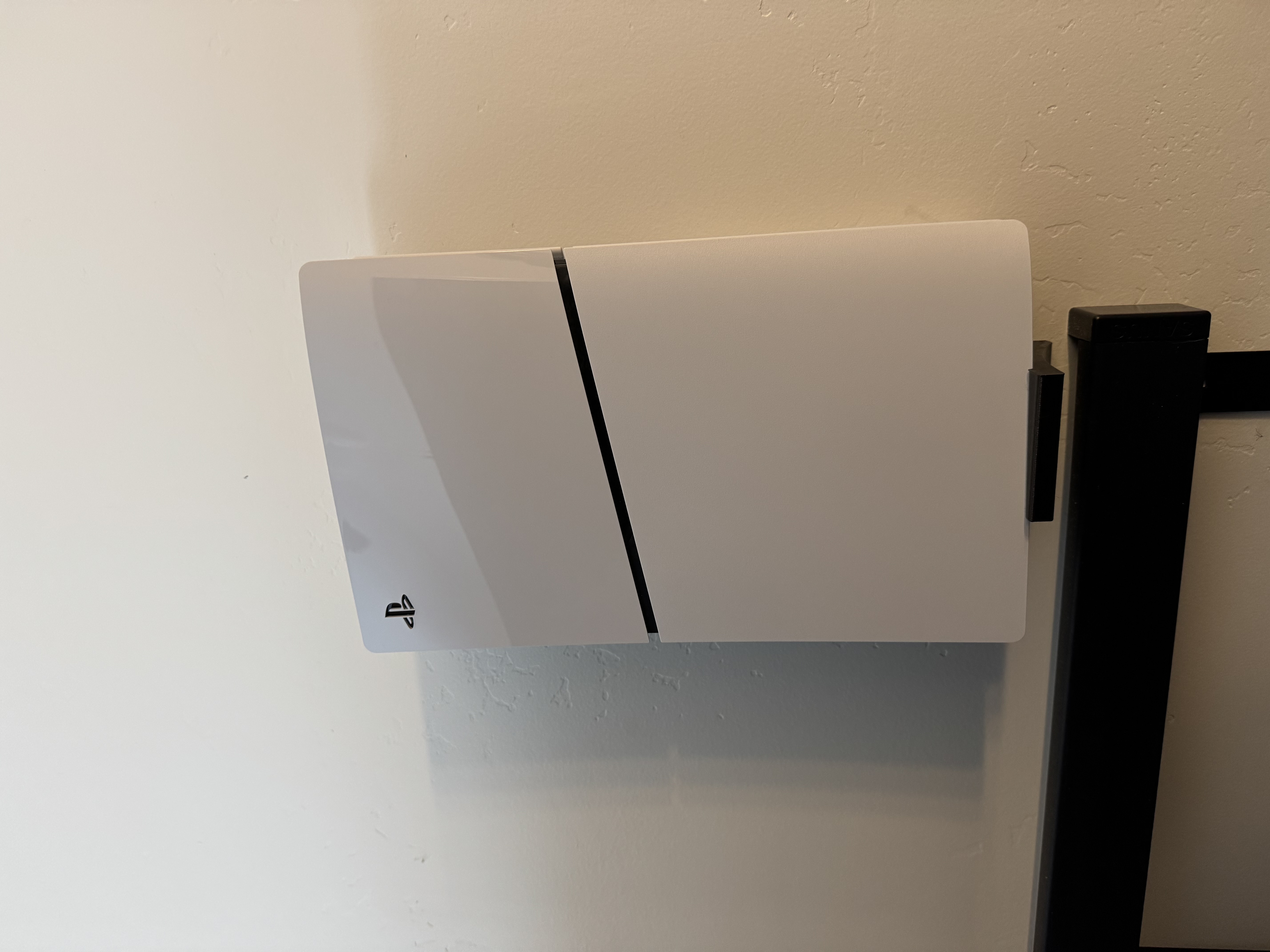 PS5 Slim Disc Wall Mount--Disc Towards Wall