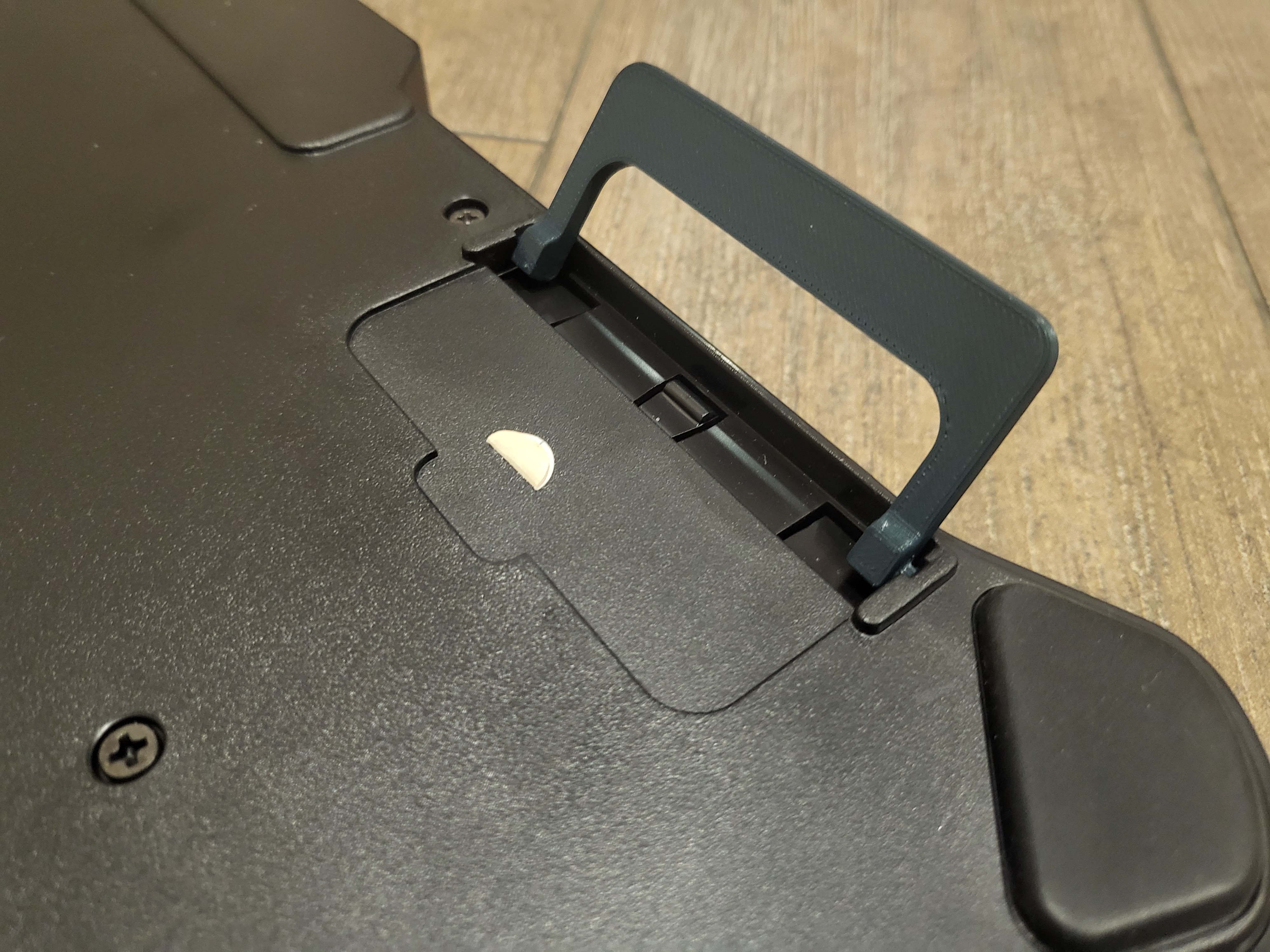 Miniatura 2 do modelo 3D SAITEK ECLIPSE II keyboard leg
