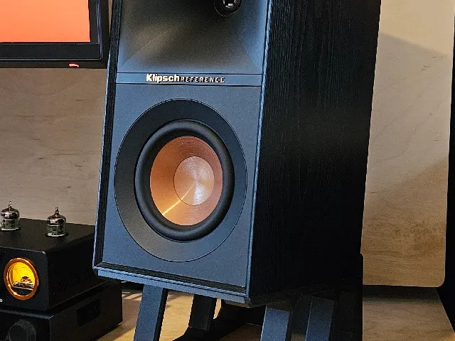 Desk Stand for Klipsch R-40M