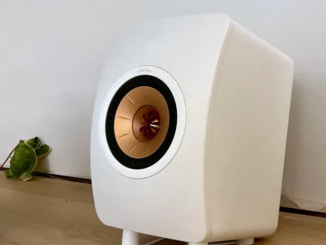 KEF LS50 Angled Floor Stand