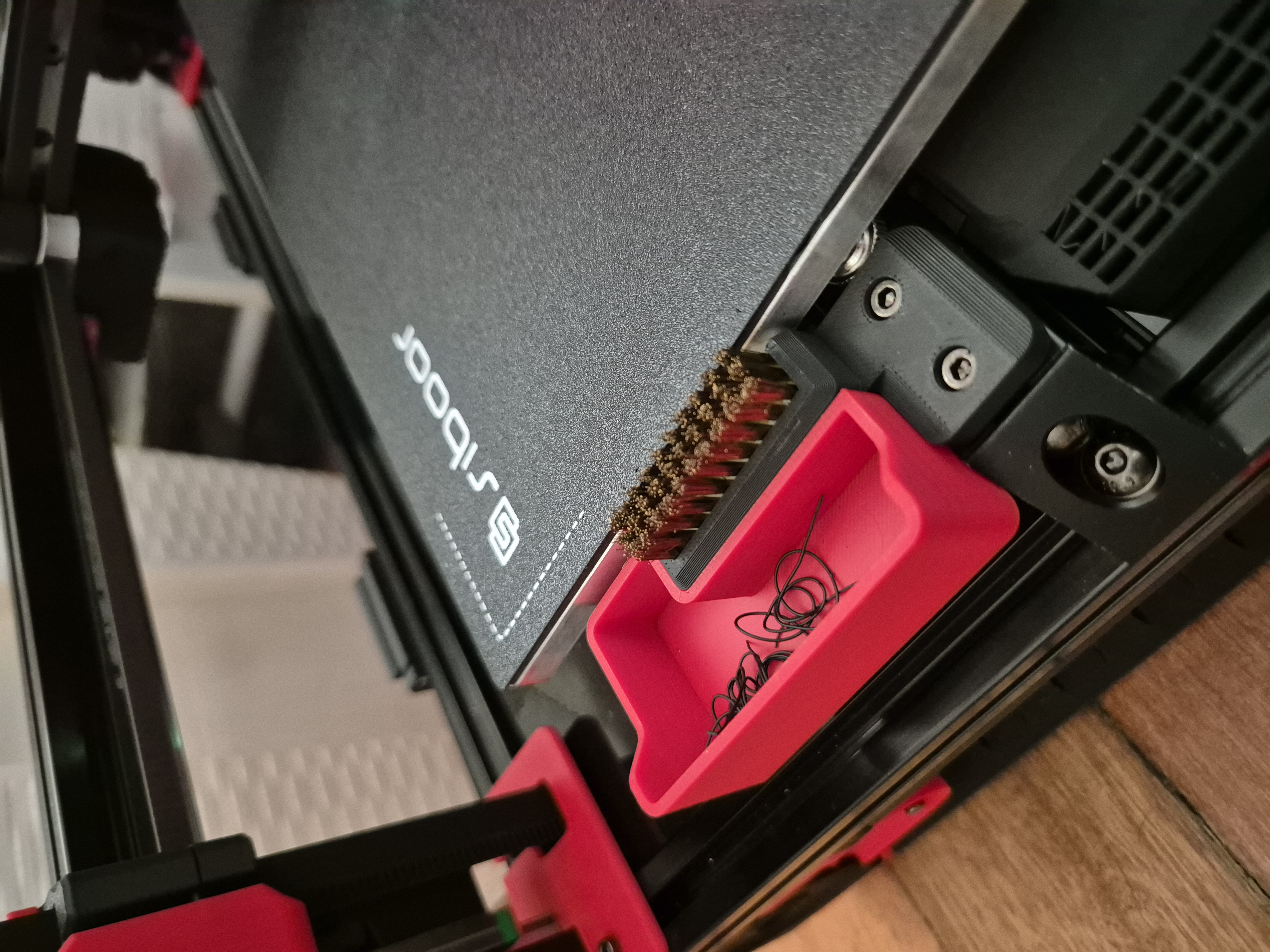 Nozzle Scrubber with a Little Bucket for Voron 2.4 (Front)