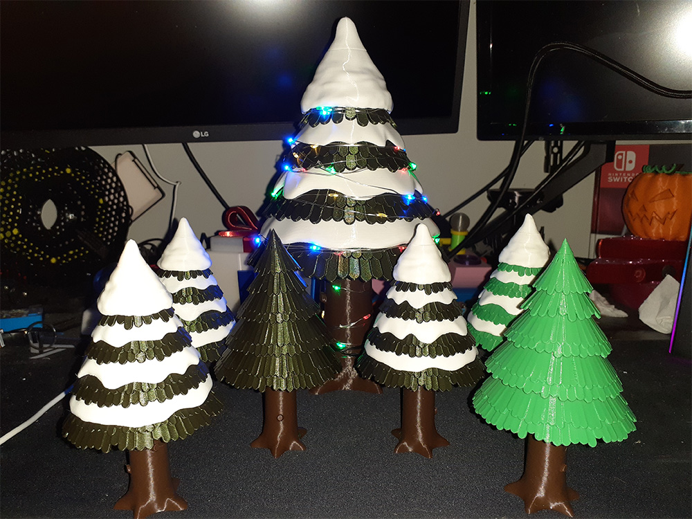 Miniatura 2 do modelo 3D Evergreen Snowy Tree