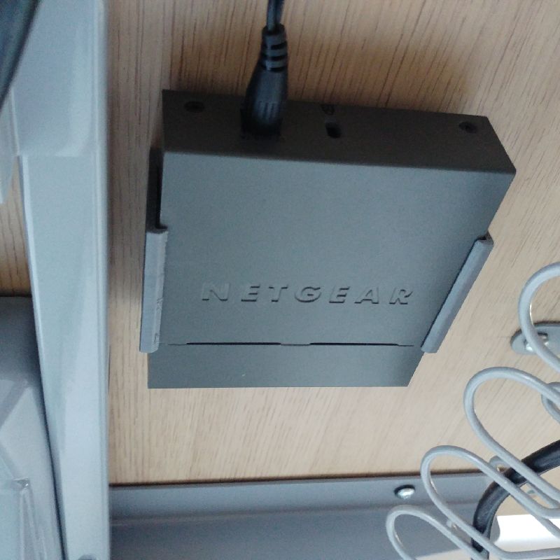 Supporto Sotto Scrivania Per Switch Netgear GS305E – Staffa Montaggio Rete WOP