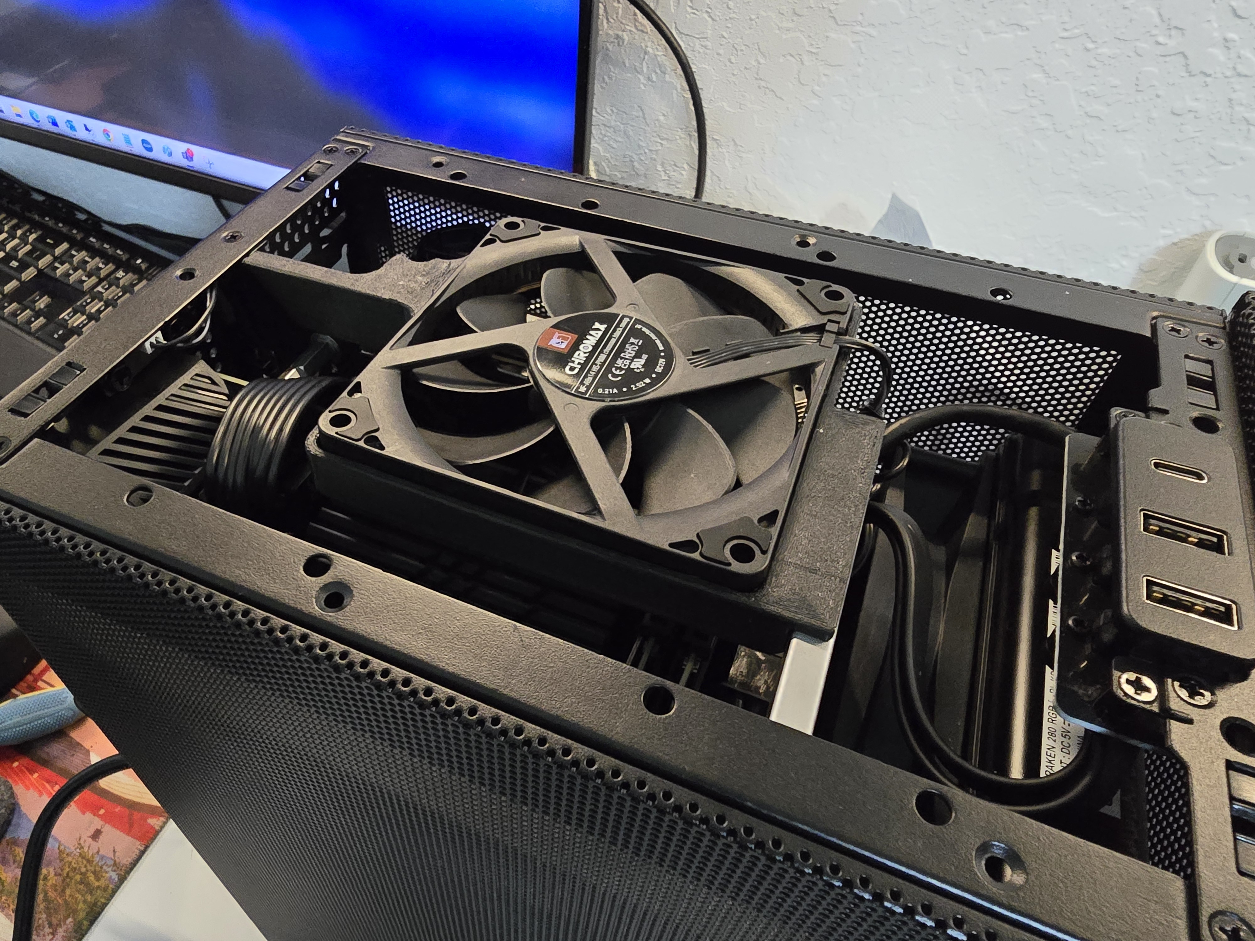 SSUPD Meshroom S V2 Noctua NF-A9 92mm top fan mount
